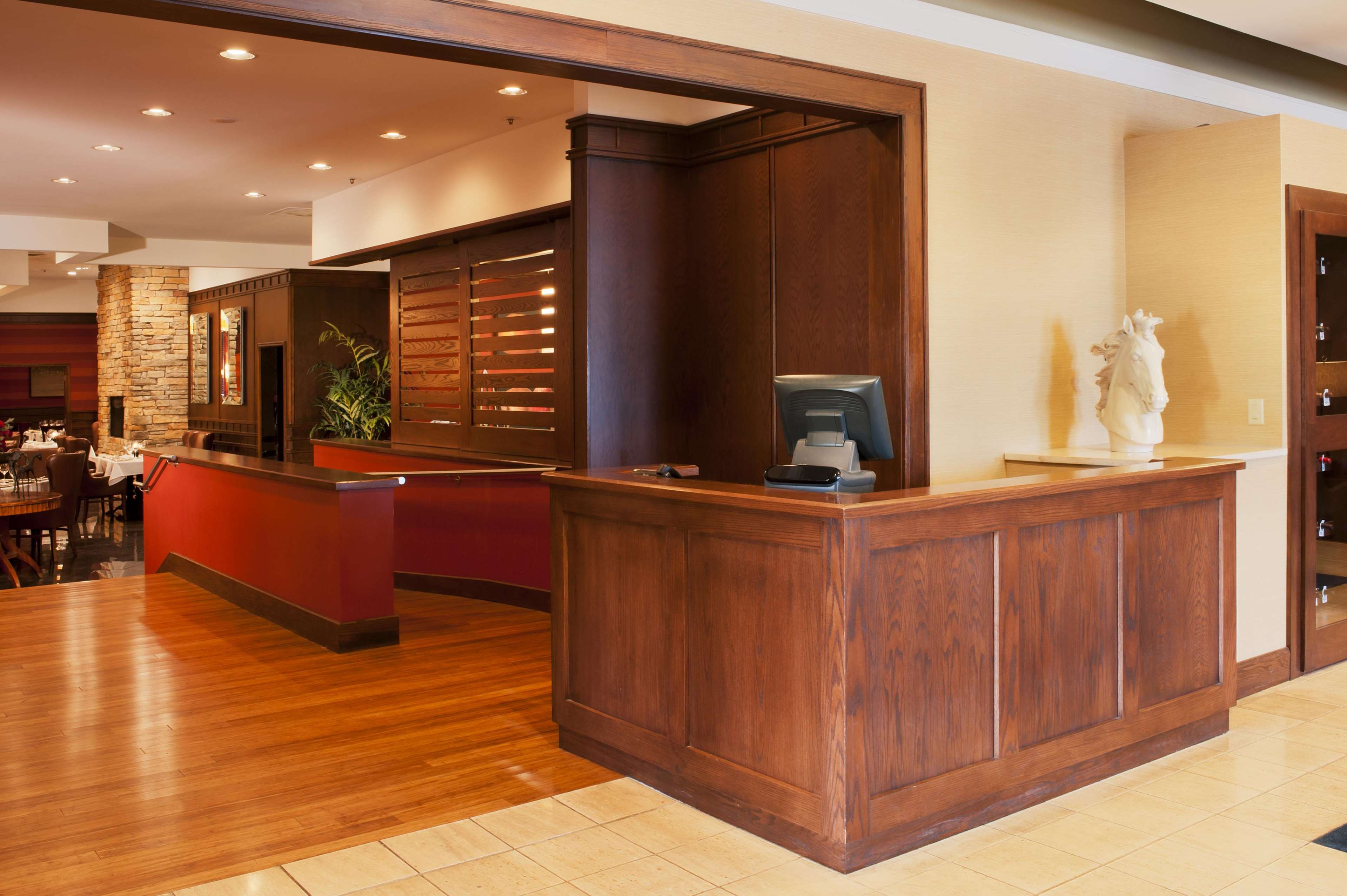 DoubleTree by Hilton Hotel Collinsville - St. Louis Photo