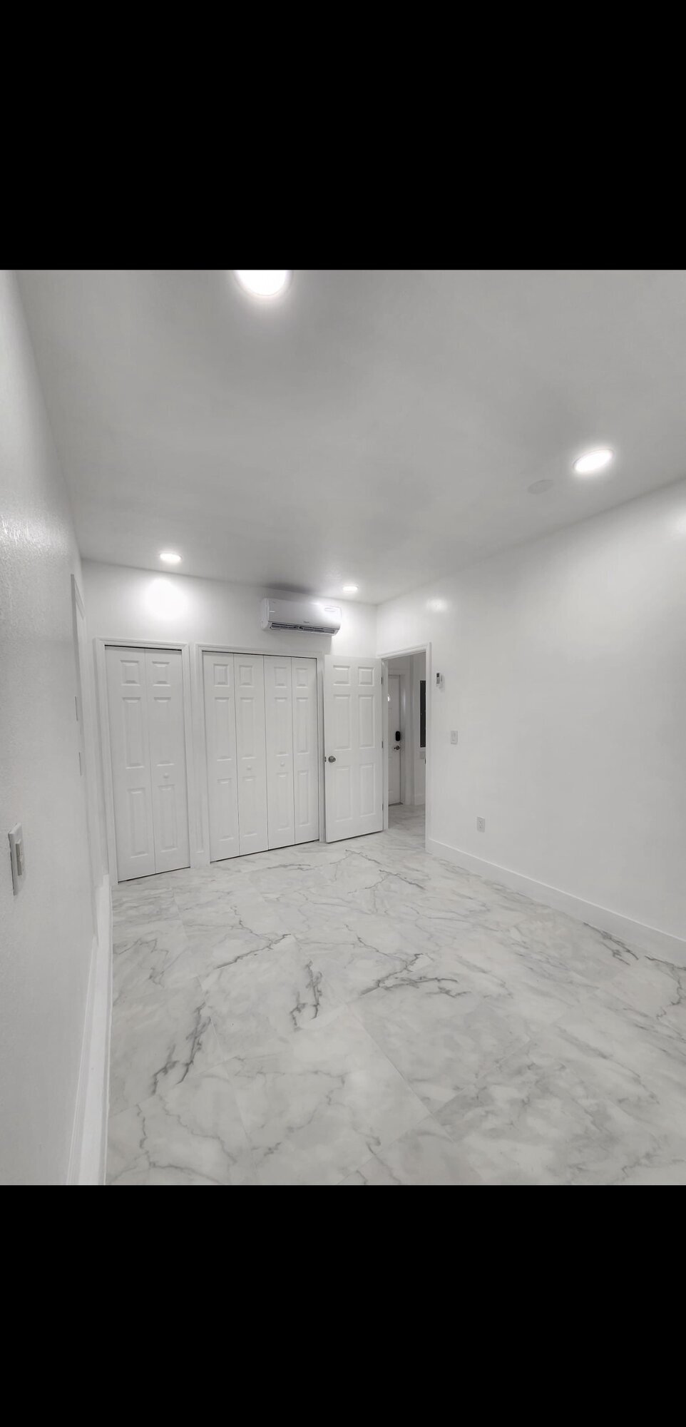 Miami Luminous Clean Image