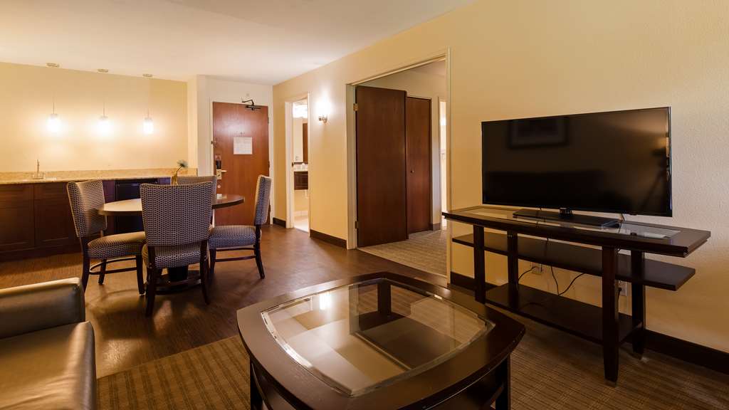 Best Western Plus Plaza by the Green Image