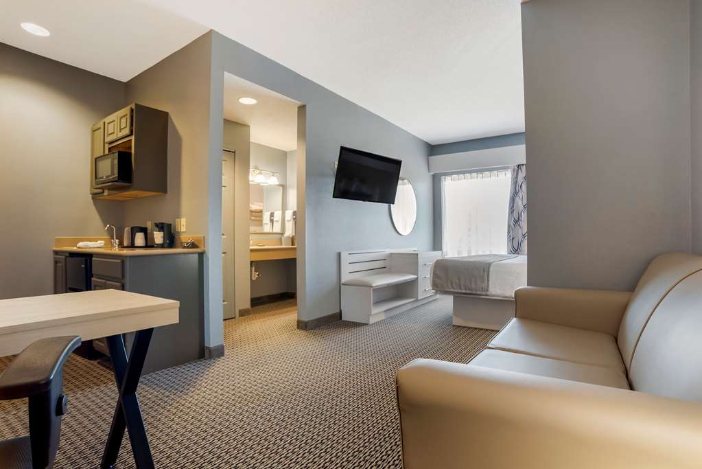 Best Western Plus Two Rivers Hotel & Suites Image