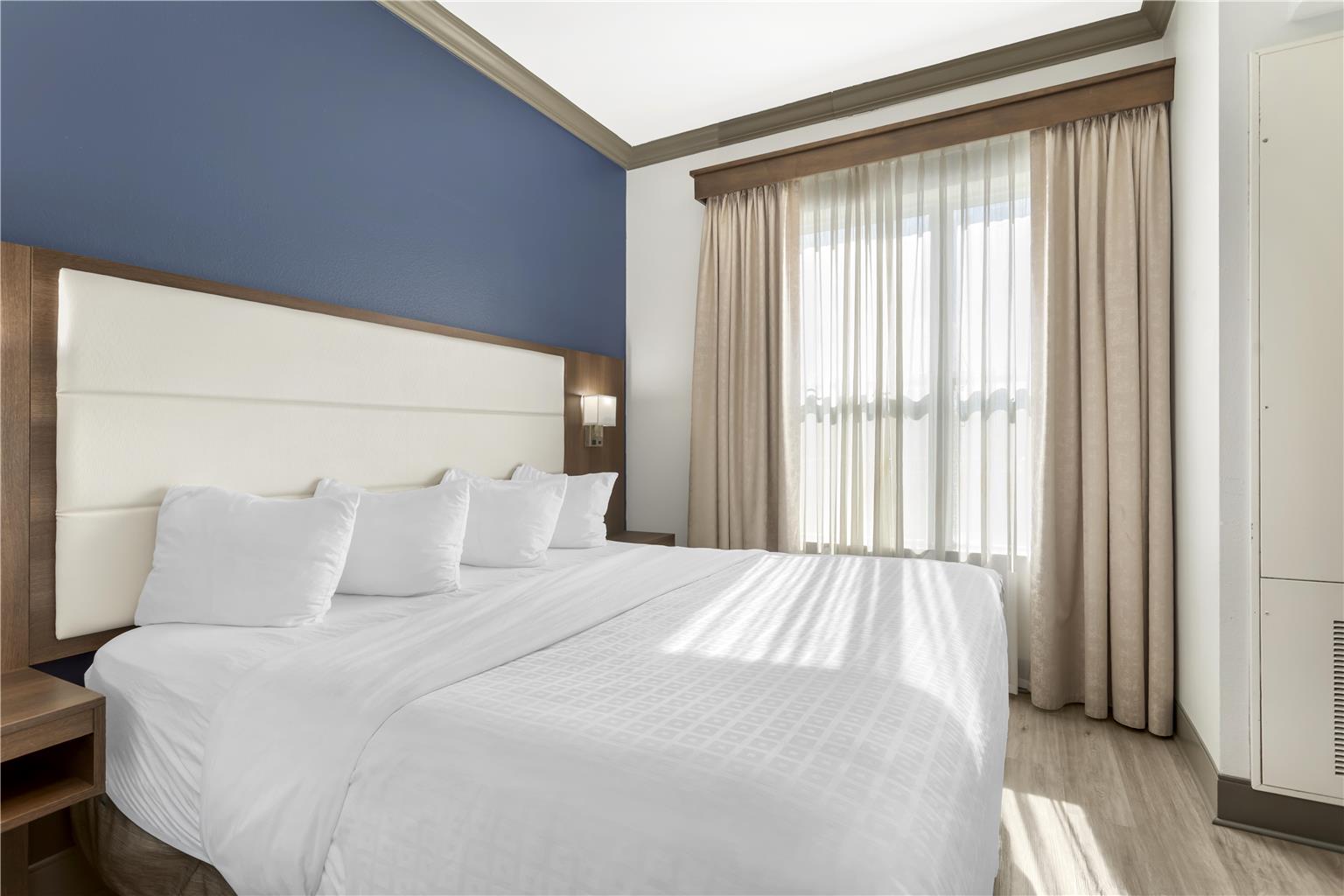 Best Western Plus First Coast Inn & Suites Image