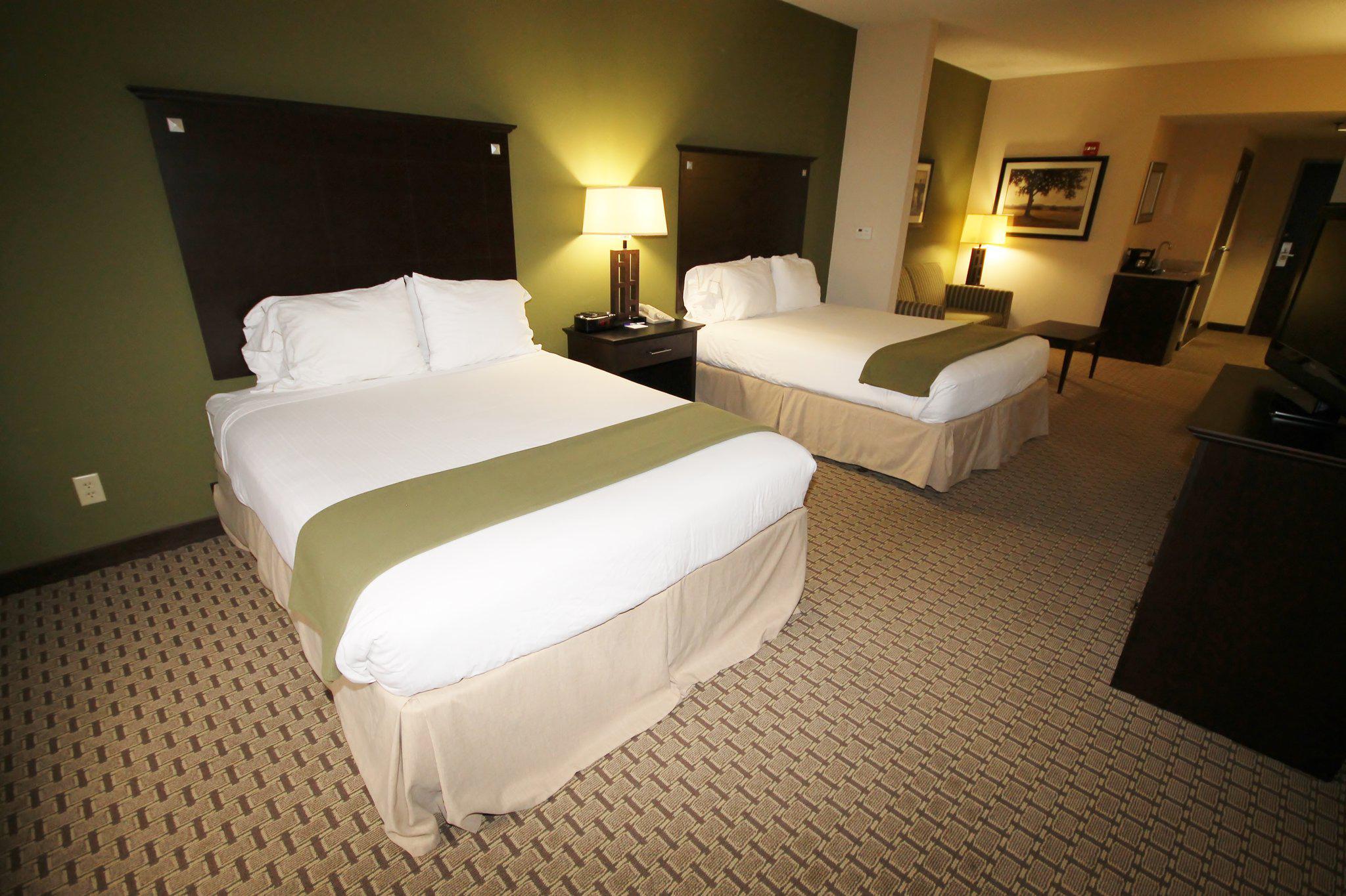 Holiday Inn Express & Suites Opelika Auburn Photo