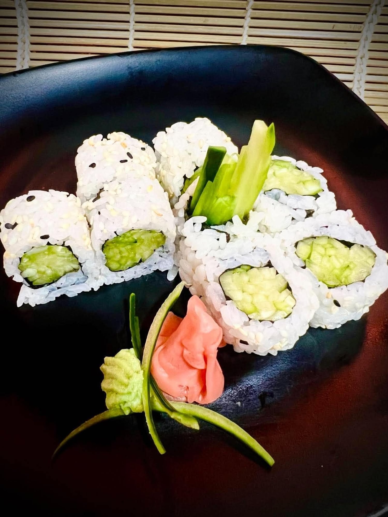 CUCUMBER ROLL