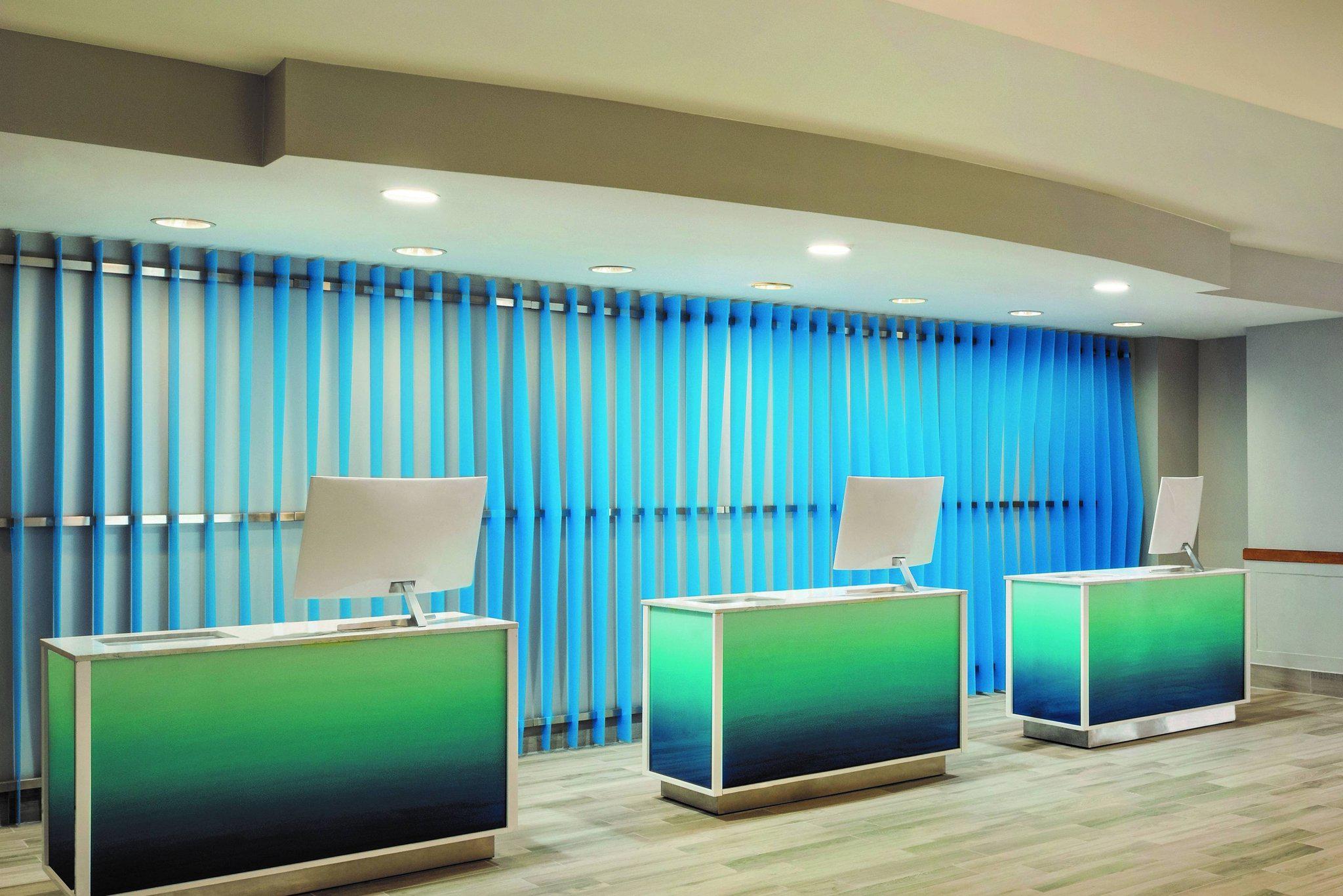 Milwaukee Airport Hotel Photo