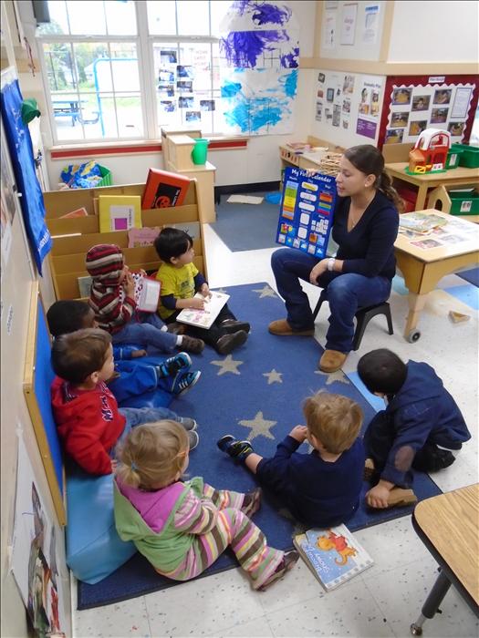Large group time in Discovery Preschool with Miss Yazmin!! What day of the week is it today? We have Large group time twice a day. The children love saying the Alphabet and their numbers 1-10 in Spanish!