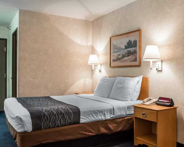 Images Econo Lodge Inn & Suites Lake Of The Ozarks