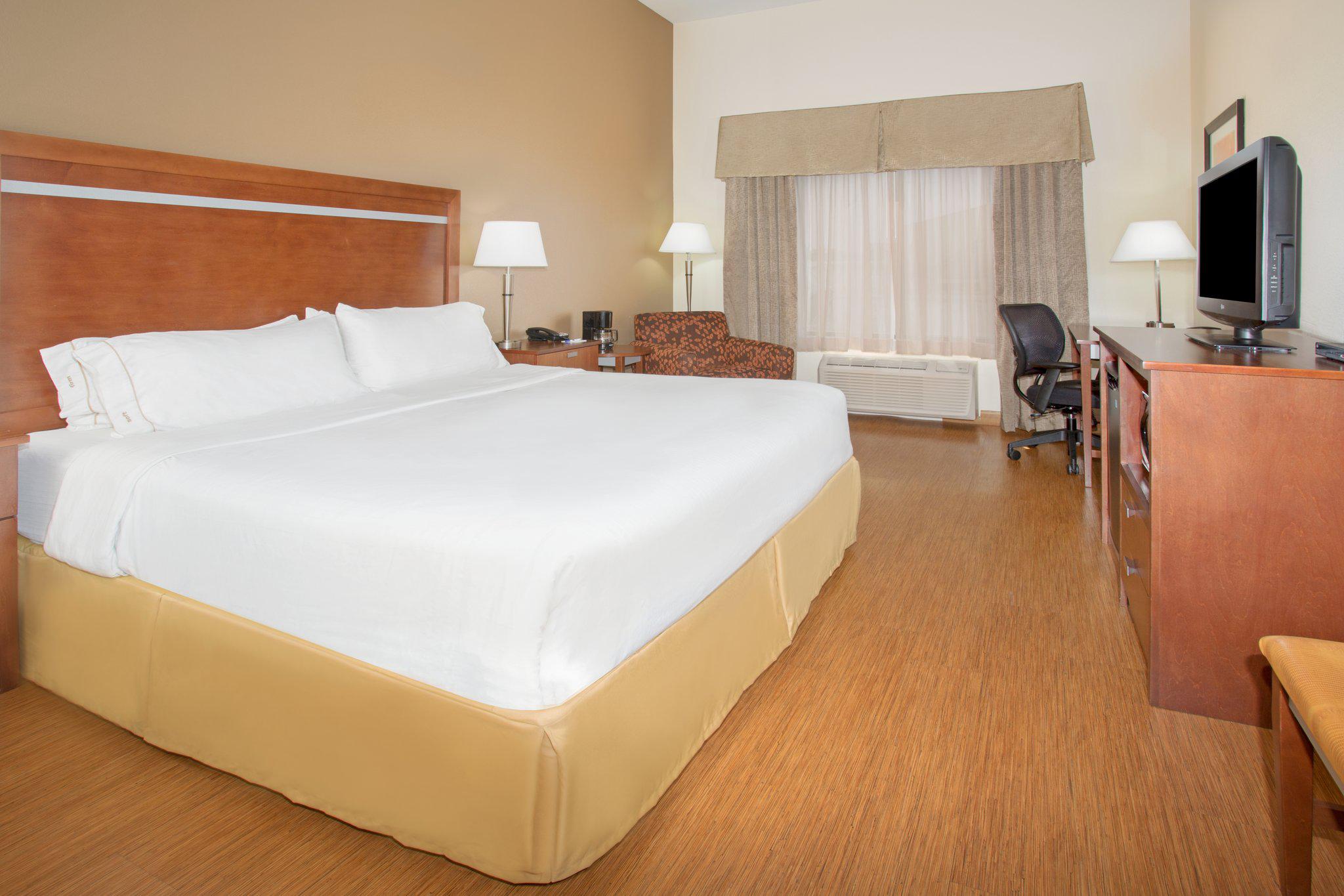 Holiday Inn Express & Suites Glendive Photo