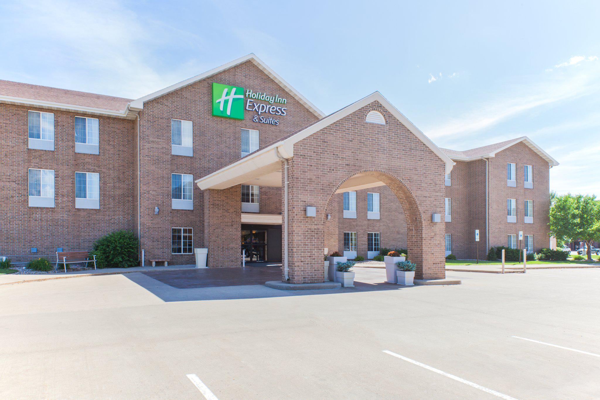 Holiday Inn Express & Suites Sioux Falls at Empire Mall Photo