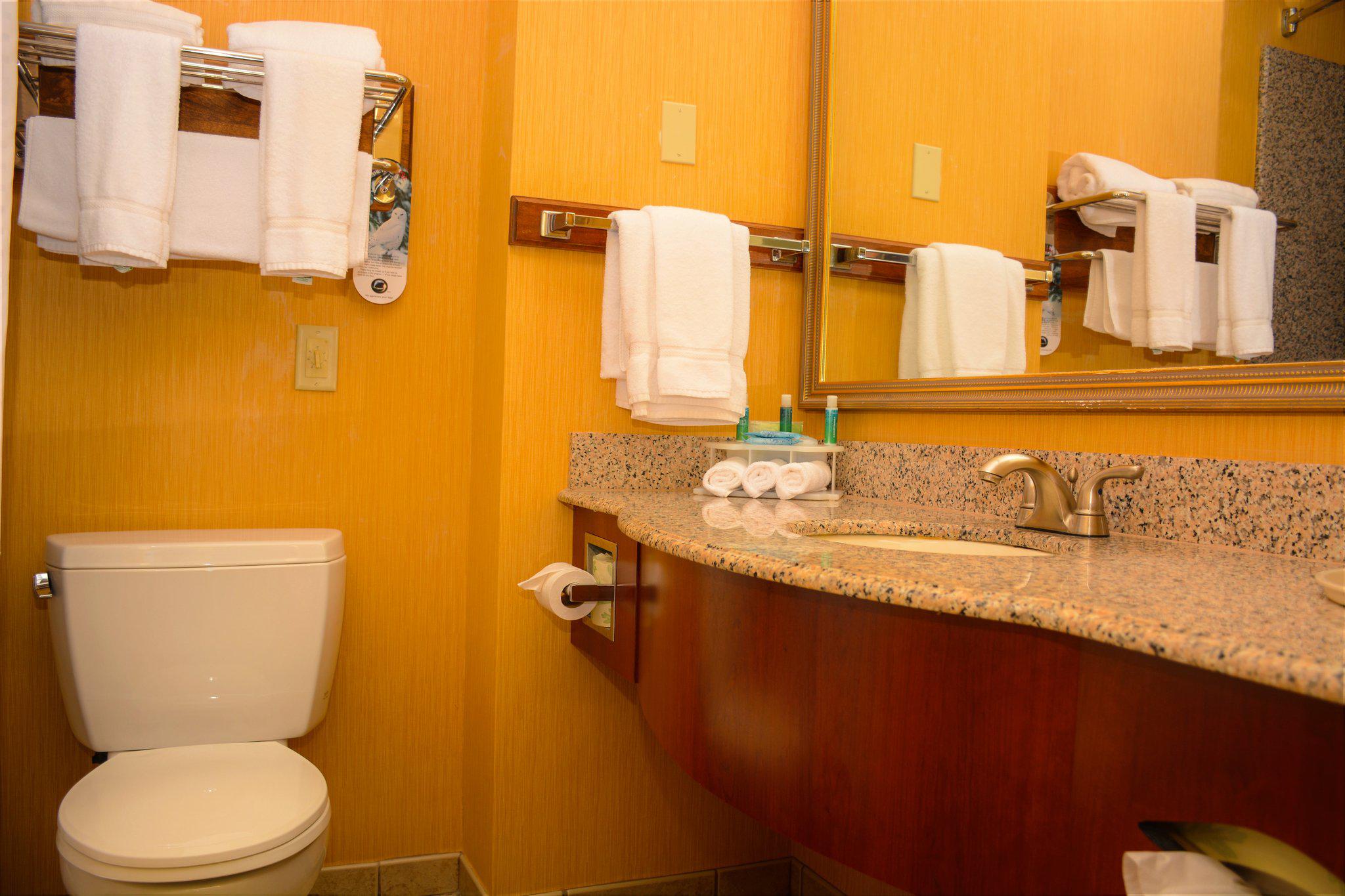 Holiday Inn Express & Suites Fayetteville-Ft. Bragg Photo