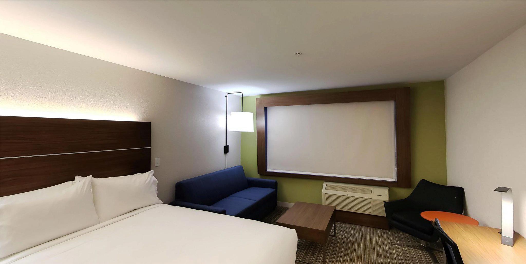 Holiday Inn Express & Suites Detroit Northwest - Livonia Photo