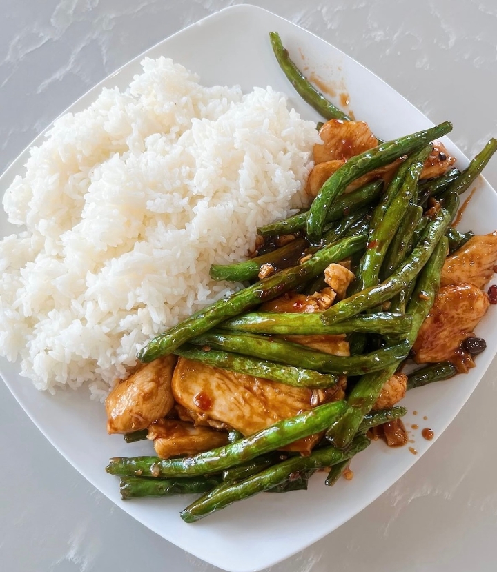 (S) (Chicken/Beef/Shrimp/Pork/Tofu) String Beans Over Rice (Spicy) 四季豆饭