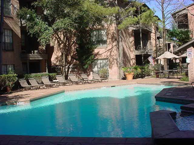 Images Champions Woods Apartments