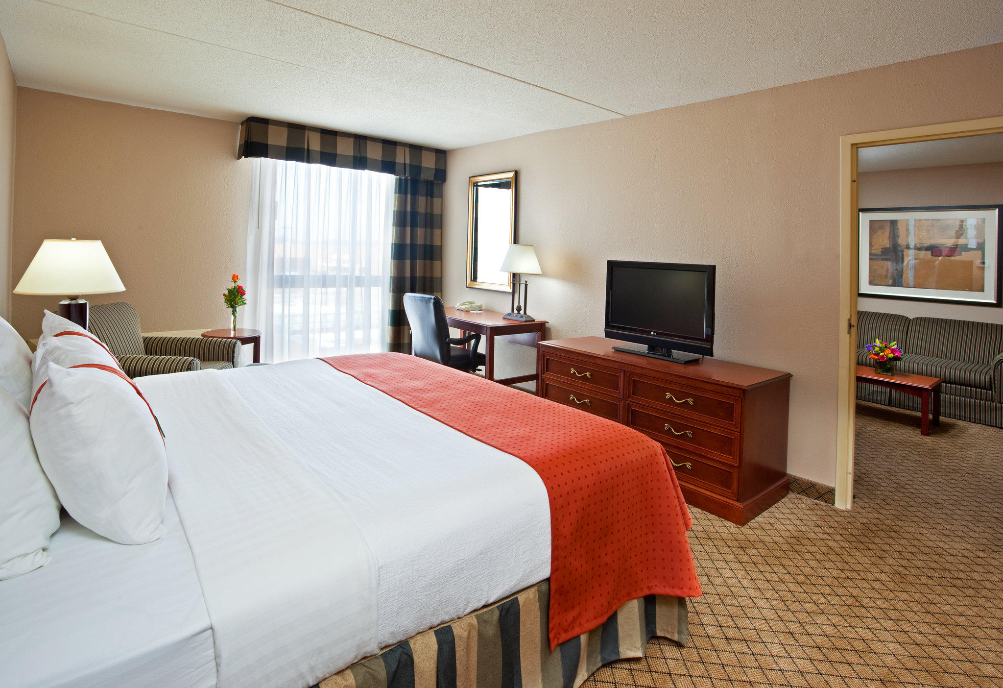 Holiday Inn & Suites Cincinnati-Eastgate (I-275E) Photo