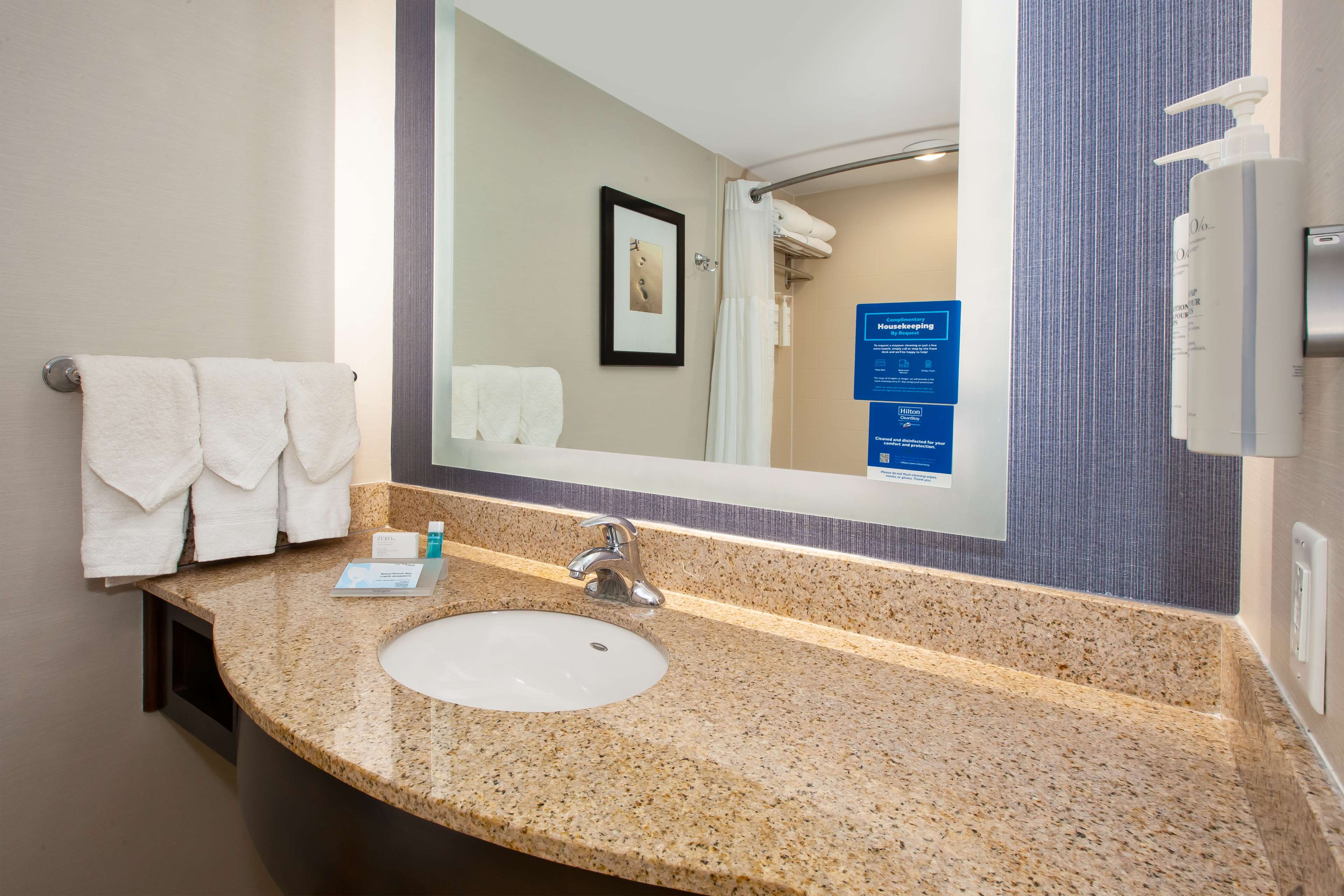 Guest room bath