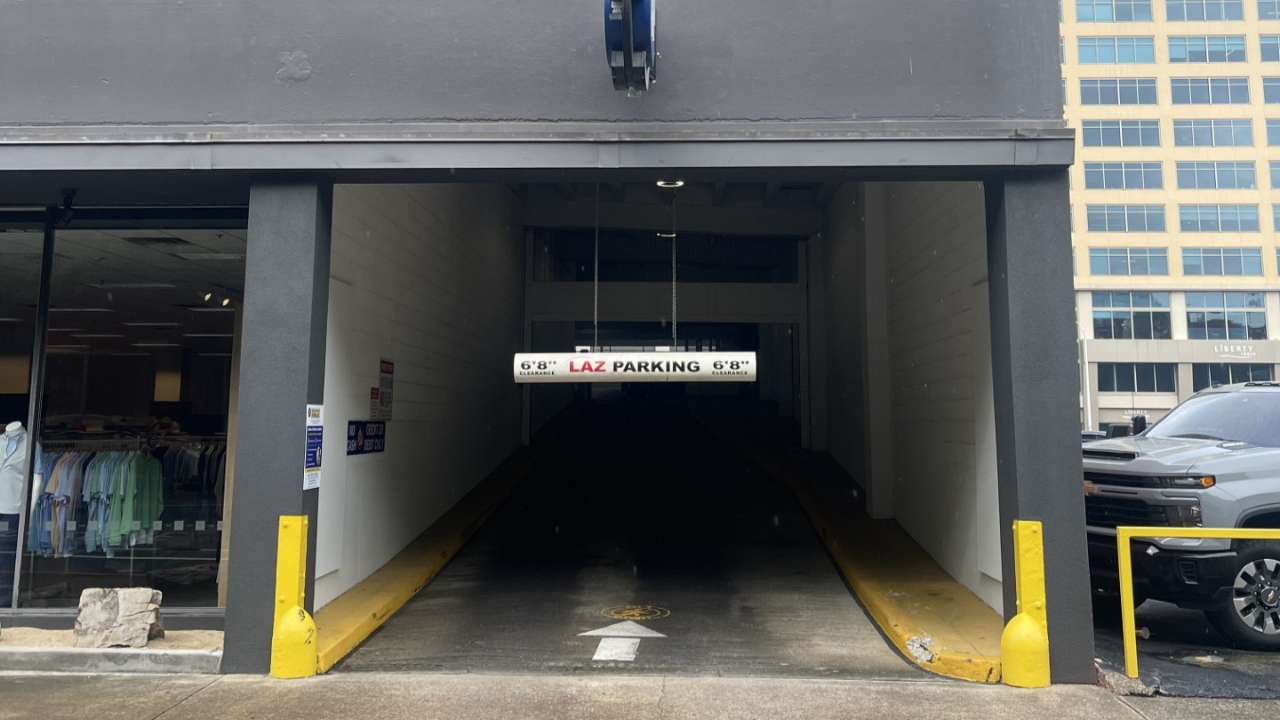 LAZ Parking - Broad Street Garage