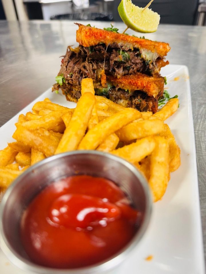 GRILLED CHEESE BIRRIA