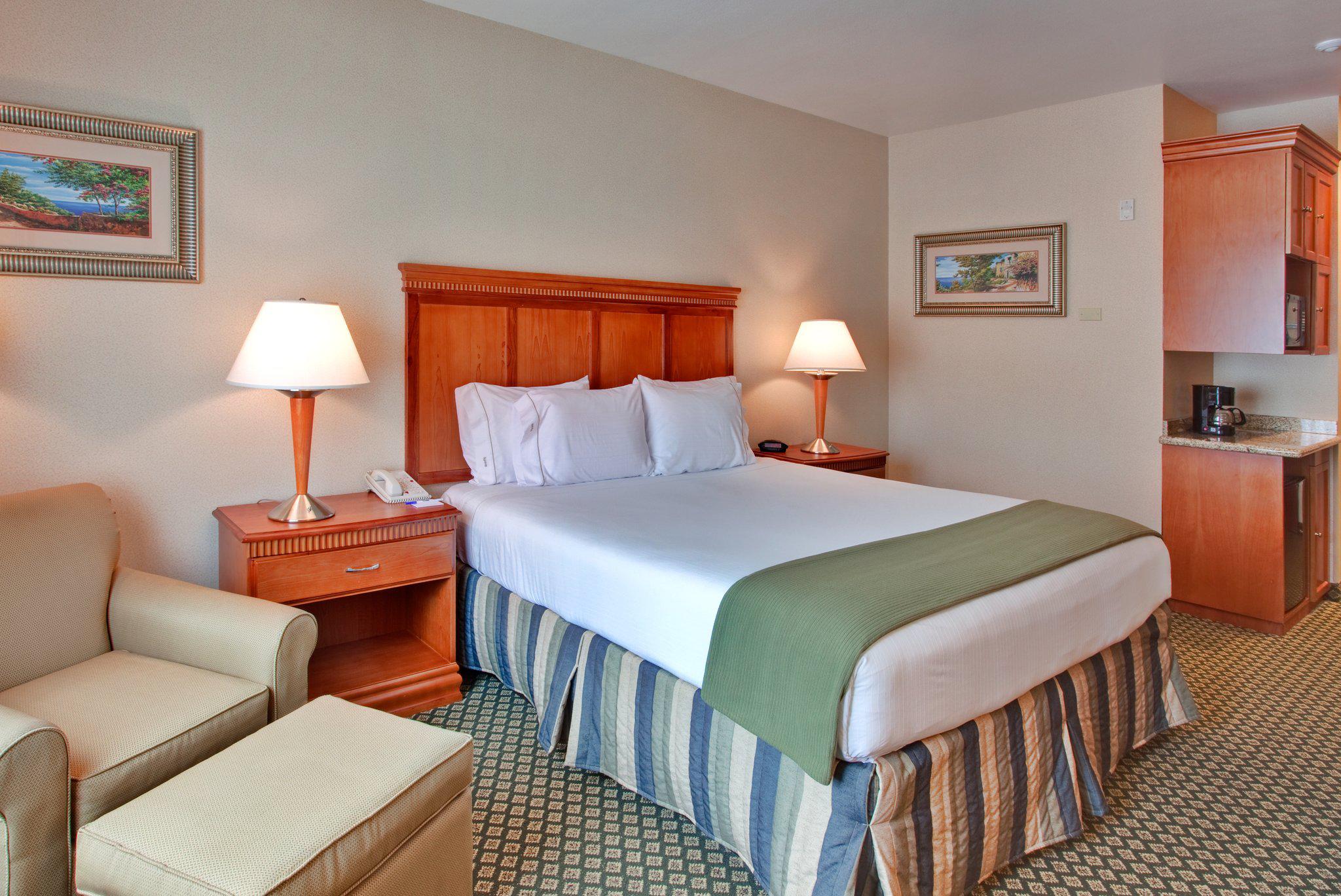 Holiday Inn Express & Suites Ontario Airport-Mills Mall Photo