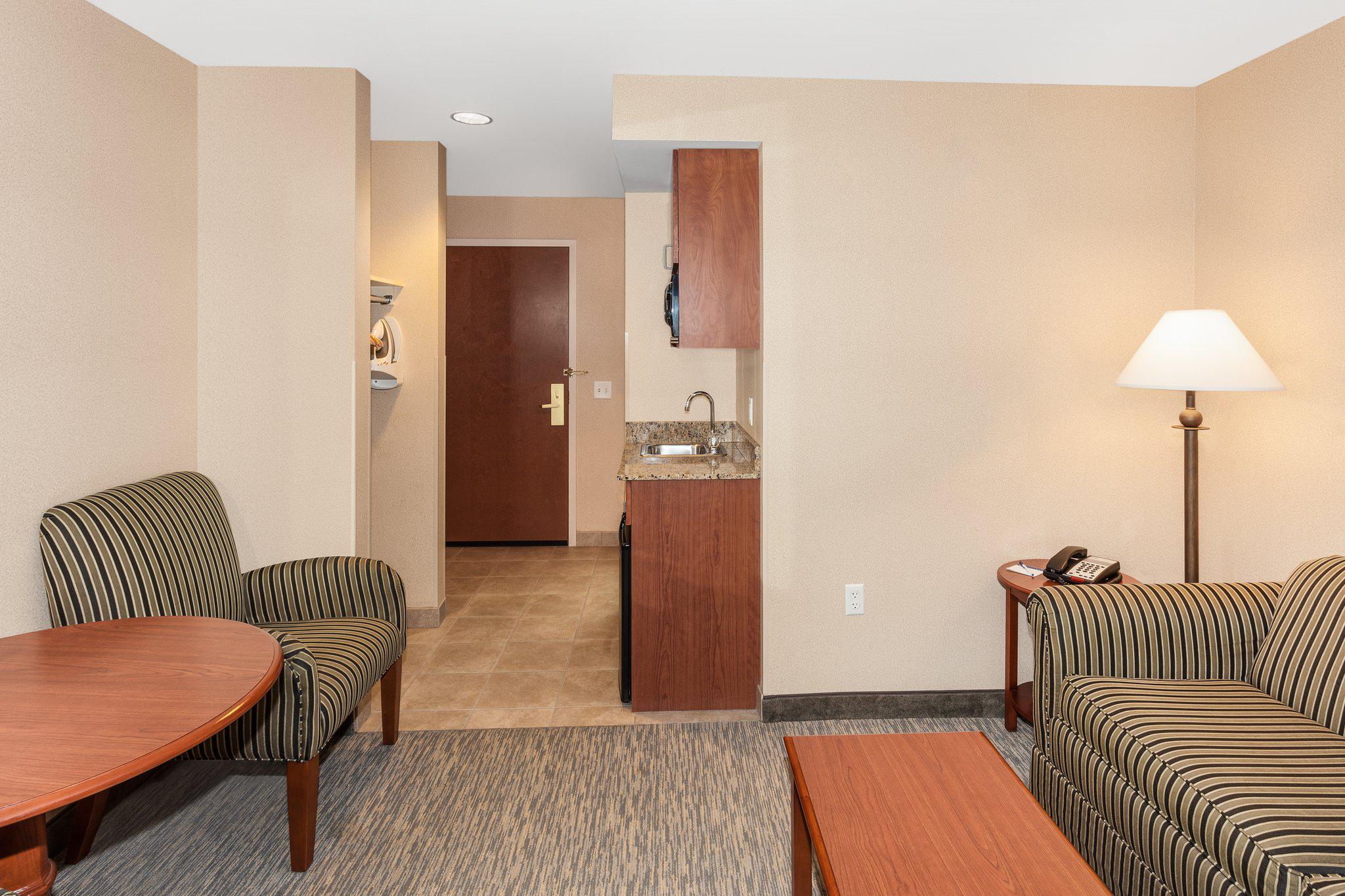 Holiday Inn Express & Suites Hampton South-Seabrook Photo