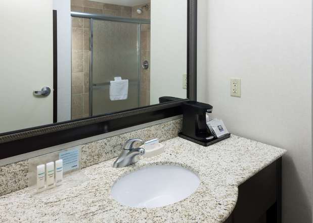 Images Hampton Inn & Suites Omaha-Downtown