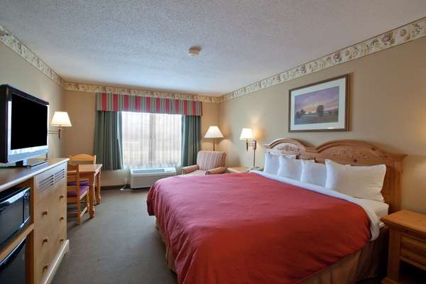 Country Inn & Suites by Radisson, Waterloo, IA Photo