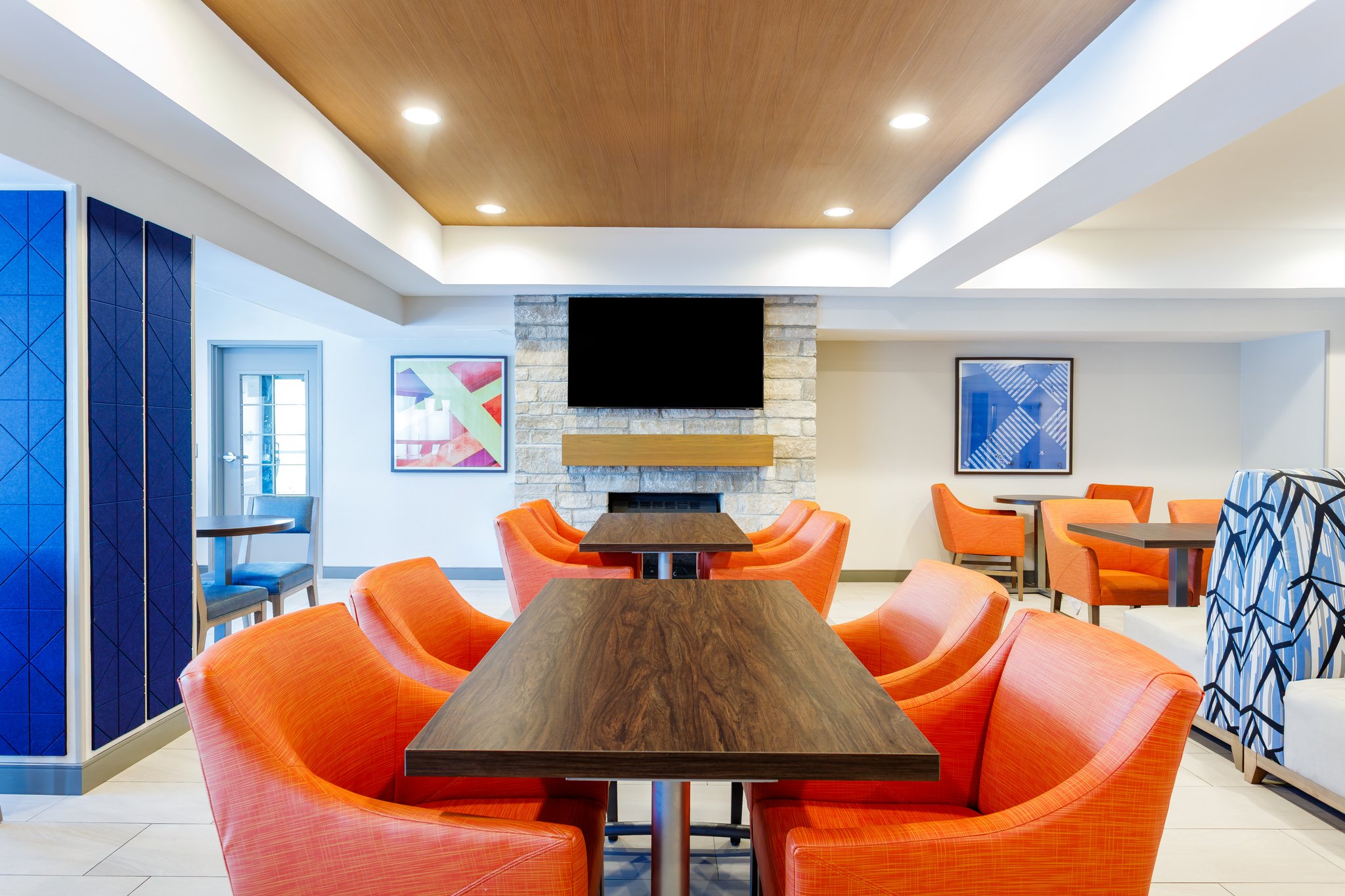 Holiday Inn Express & Suites Lancaster by IHG Image