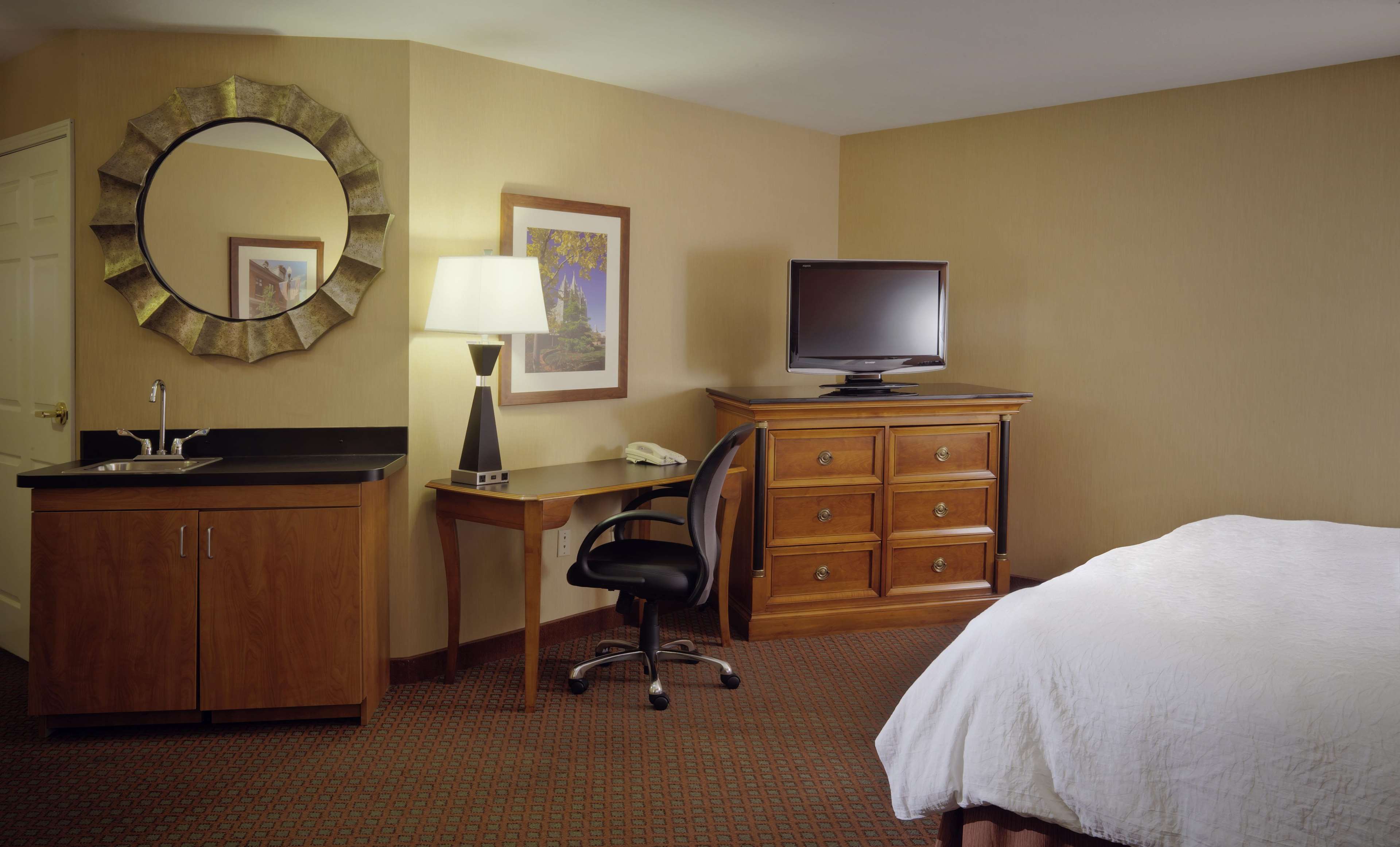 Hampton Inn & Suites Salt Lake City Airport Photo