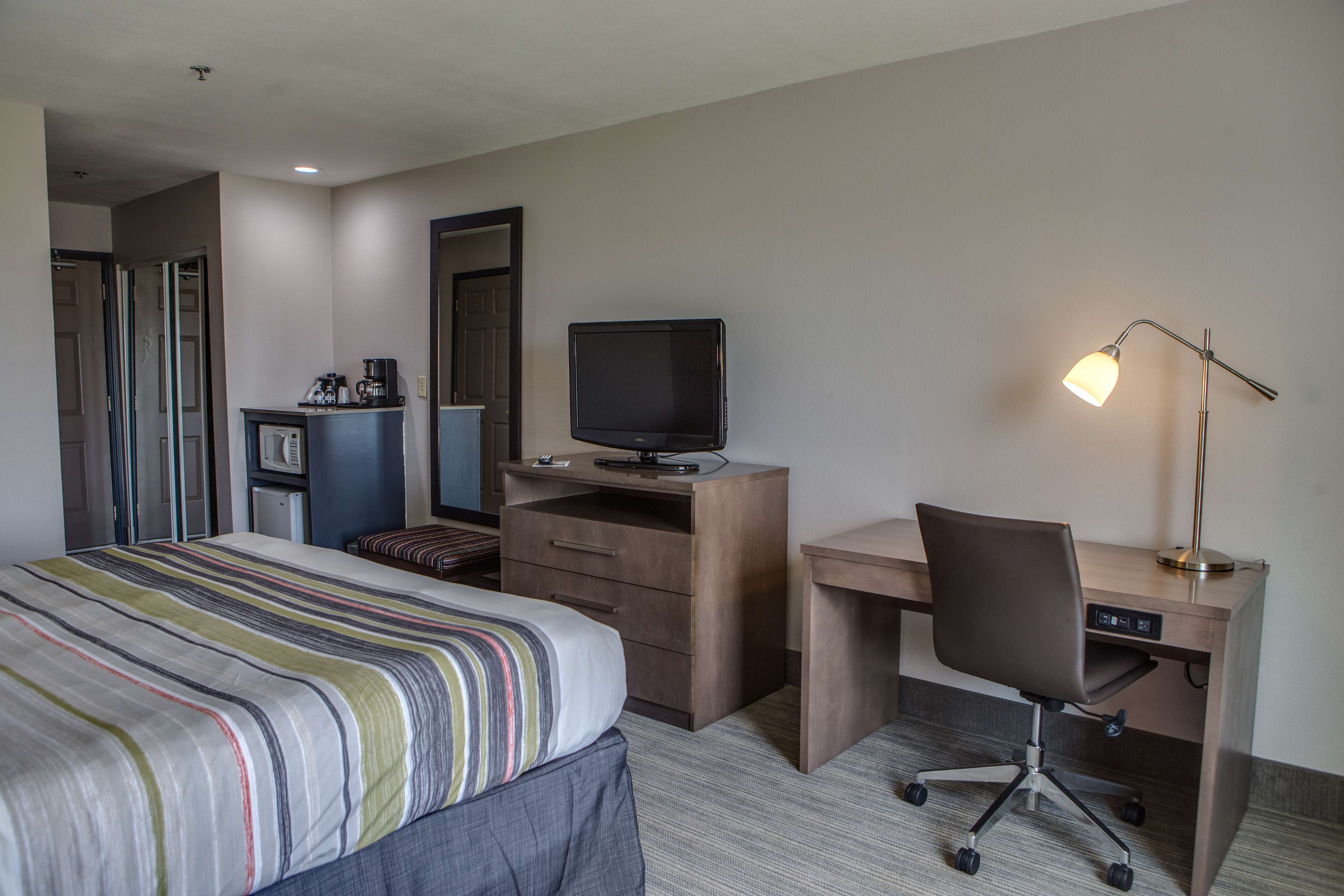 Country Inn & Suites by Radisson, Harlingen, TX Photo