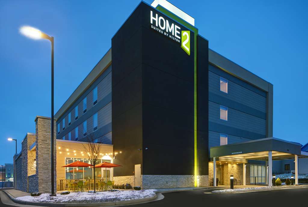 Home2 Suites by Hilton Richmond Logo