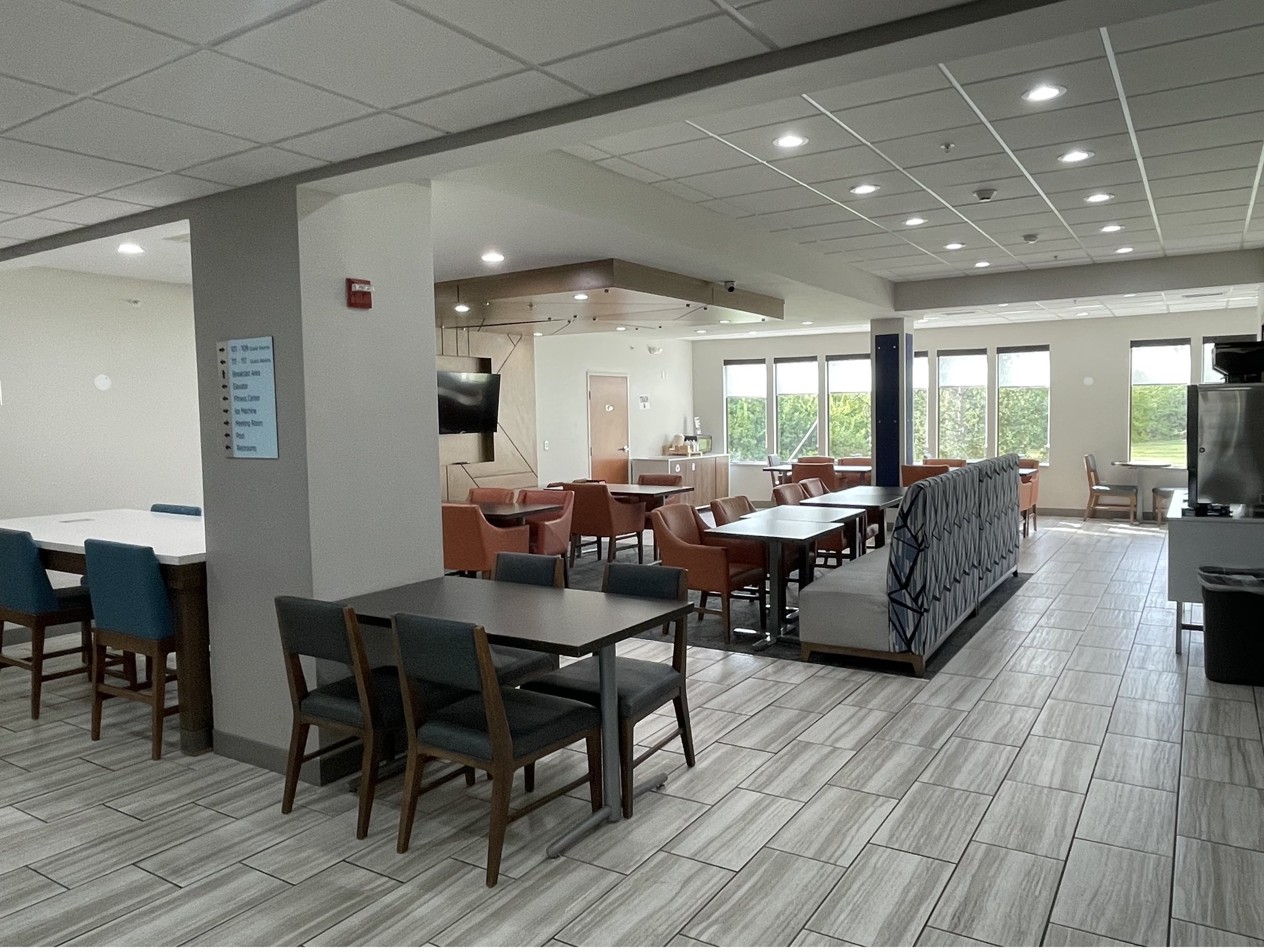 Holiday Inn Express & Suites Dayton North - Tipp City by IHG Image