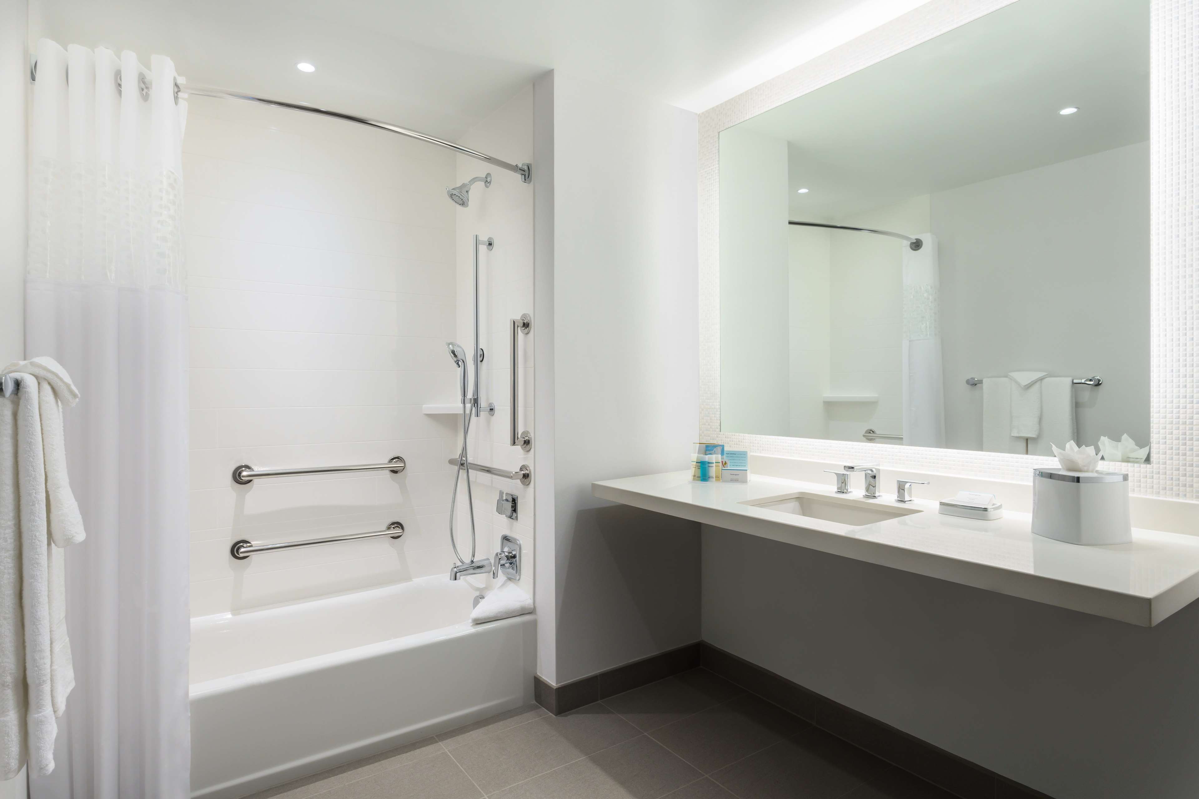 Guest room bath