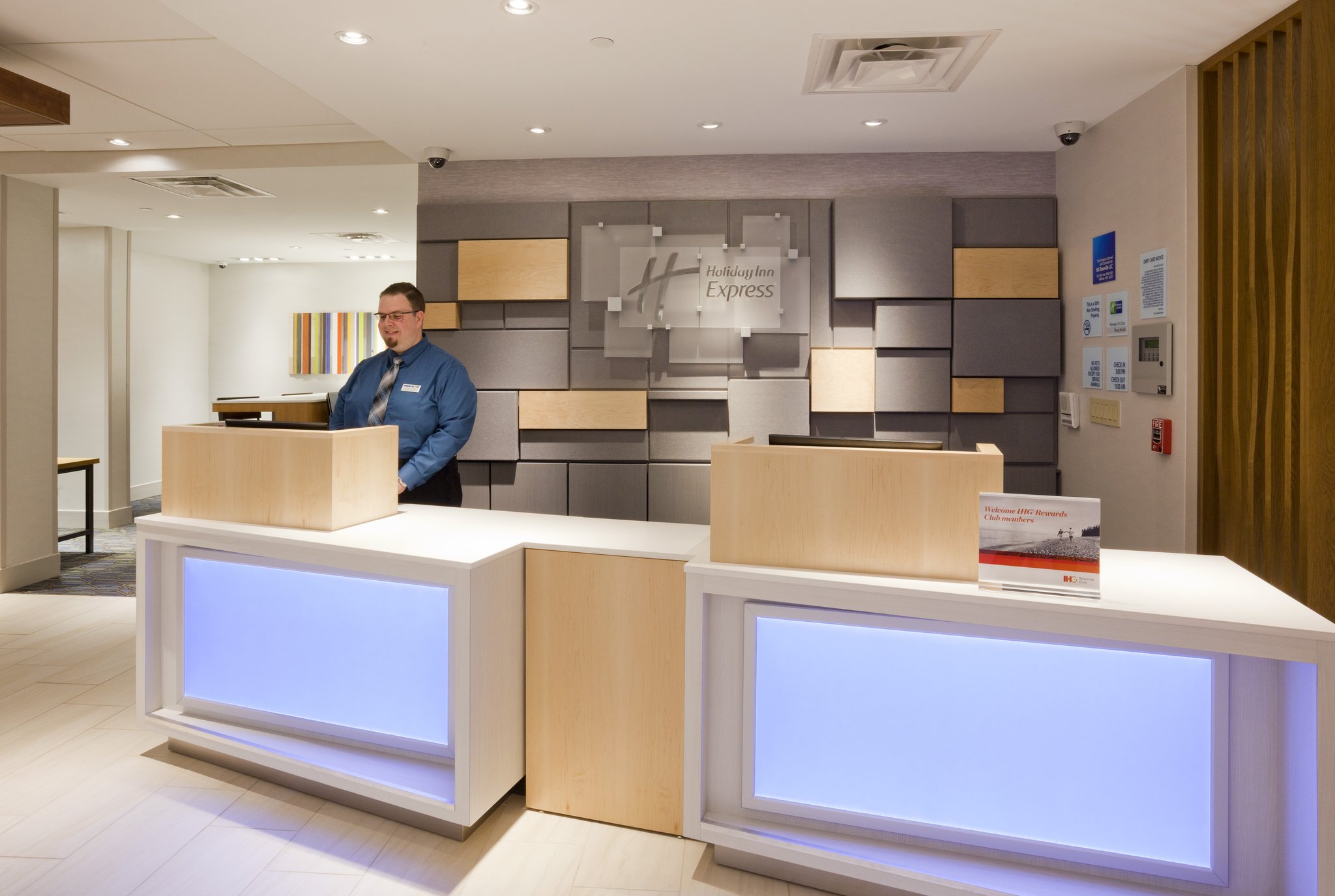 Holiday Inn Express Roseville-St. Paul by IHG Image
