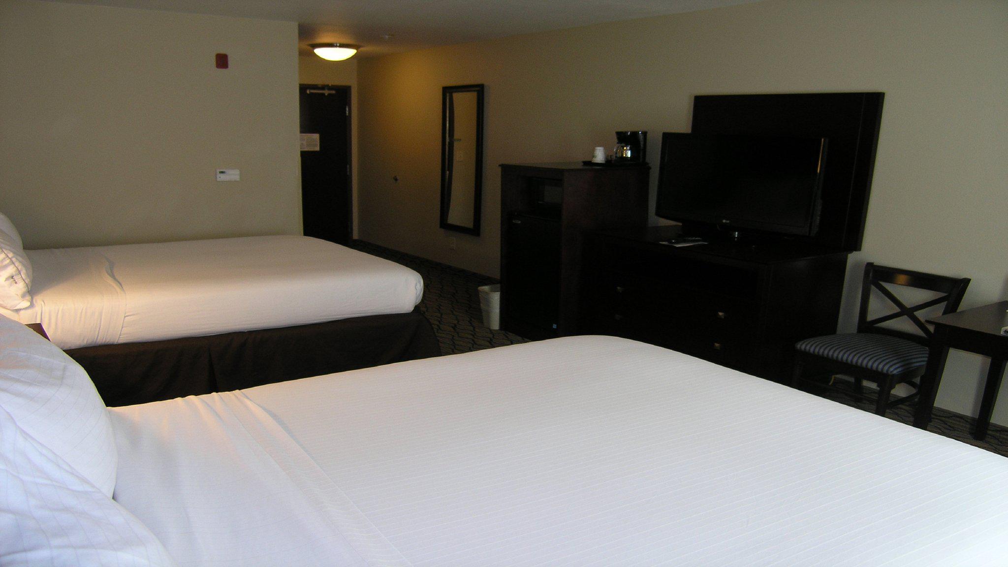 Holiday Inn Express & Suites Belle Vernon Photo