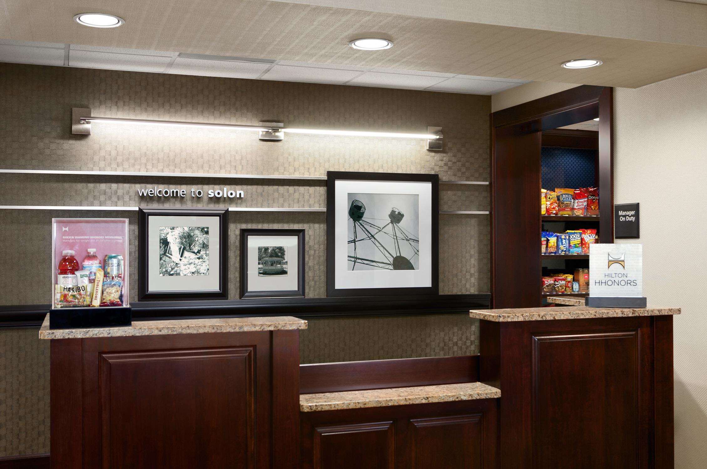 Hampton Inn Cleveland-Solon Photo