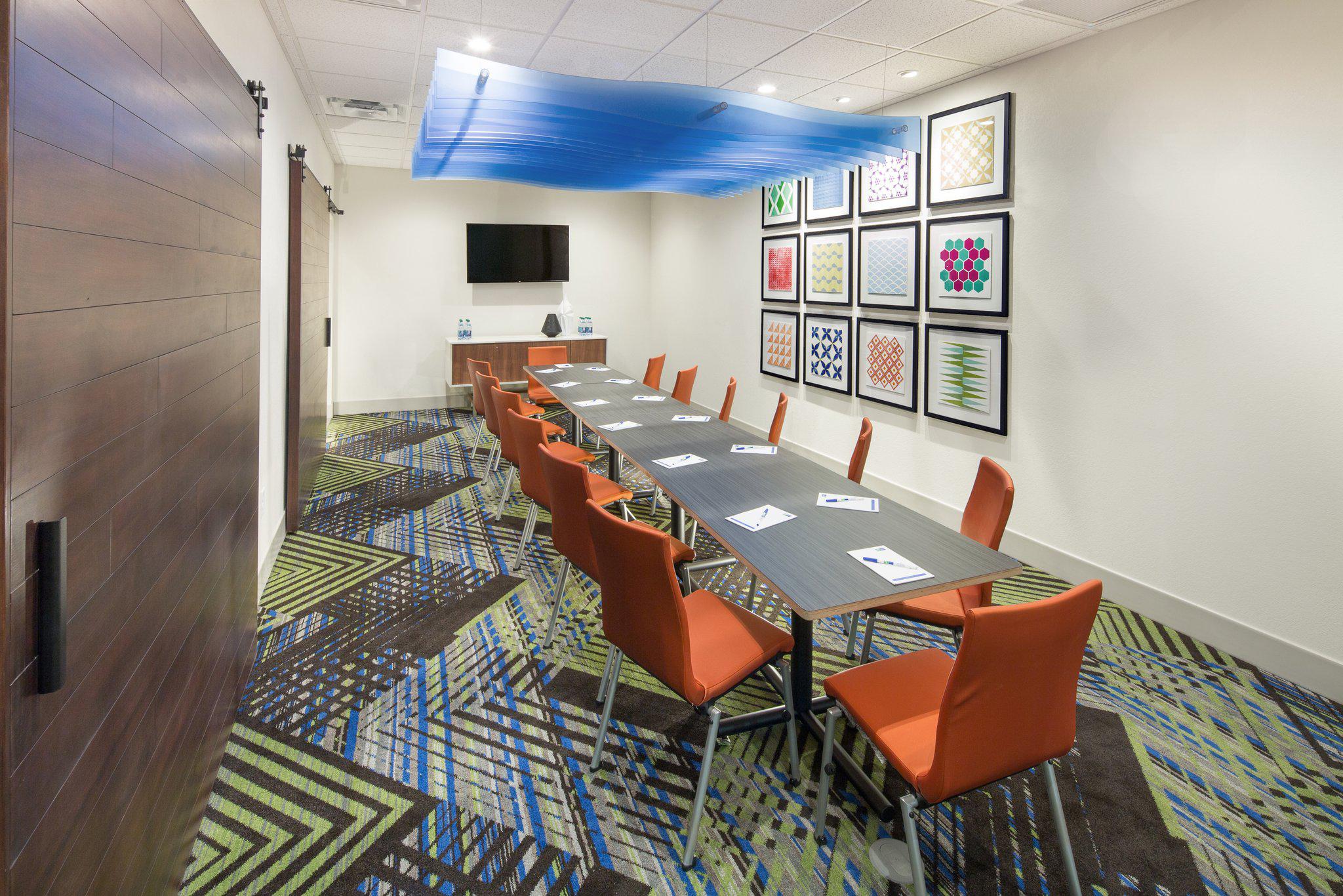 Holiday Inn Express & Suites Indianapolis NW - Zionsville Photo