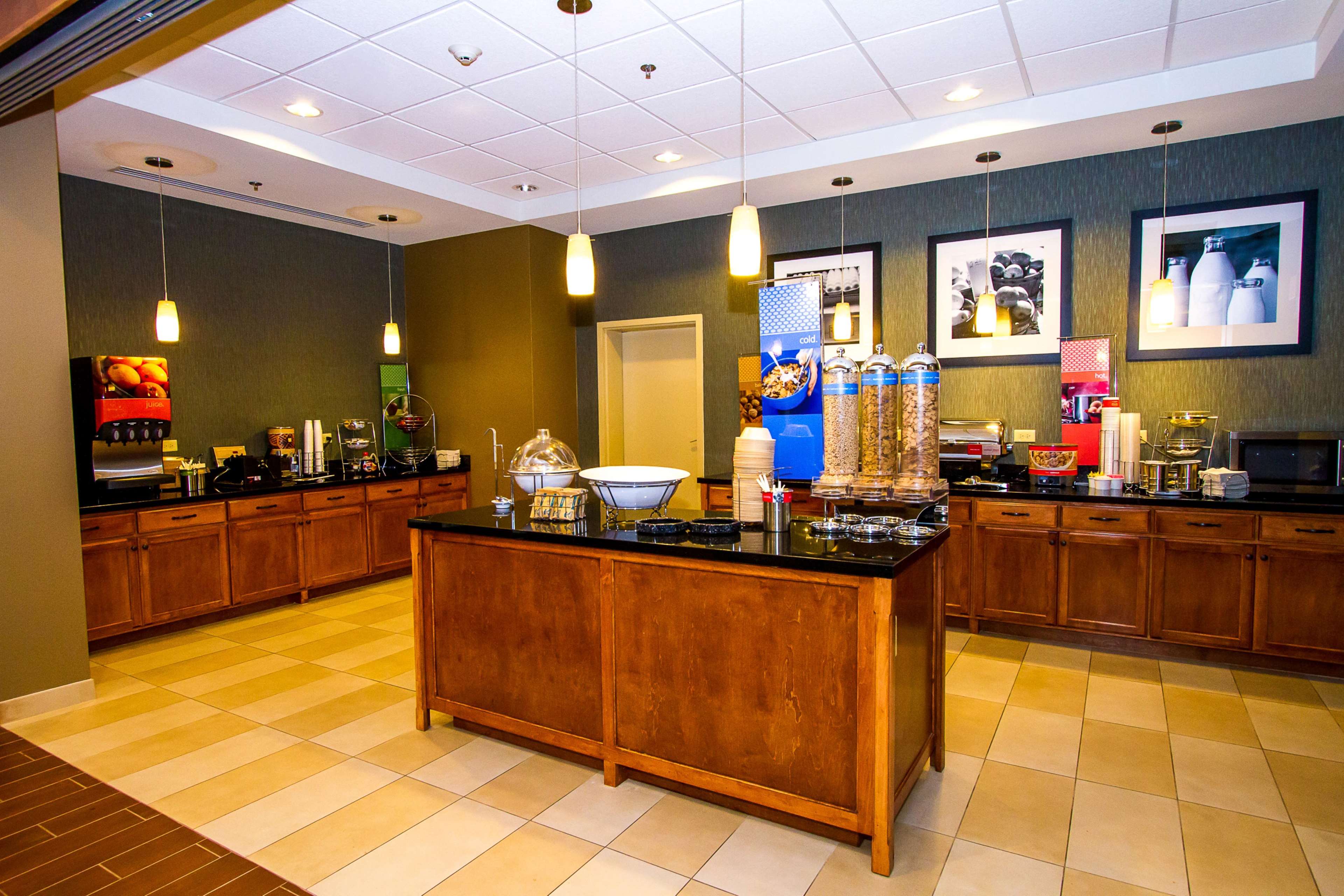 Hampton Inn Fayetteville Photo