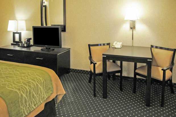 Images Comfort Inn & Suites Alameda at Albuquerque Balloon Fiesta Park
