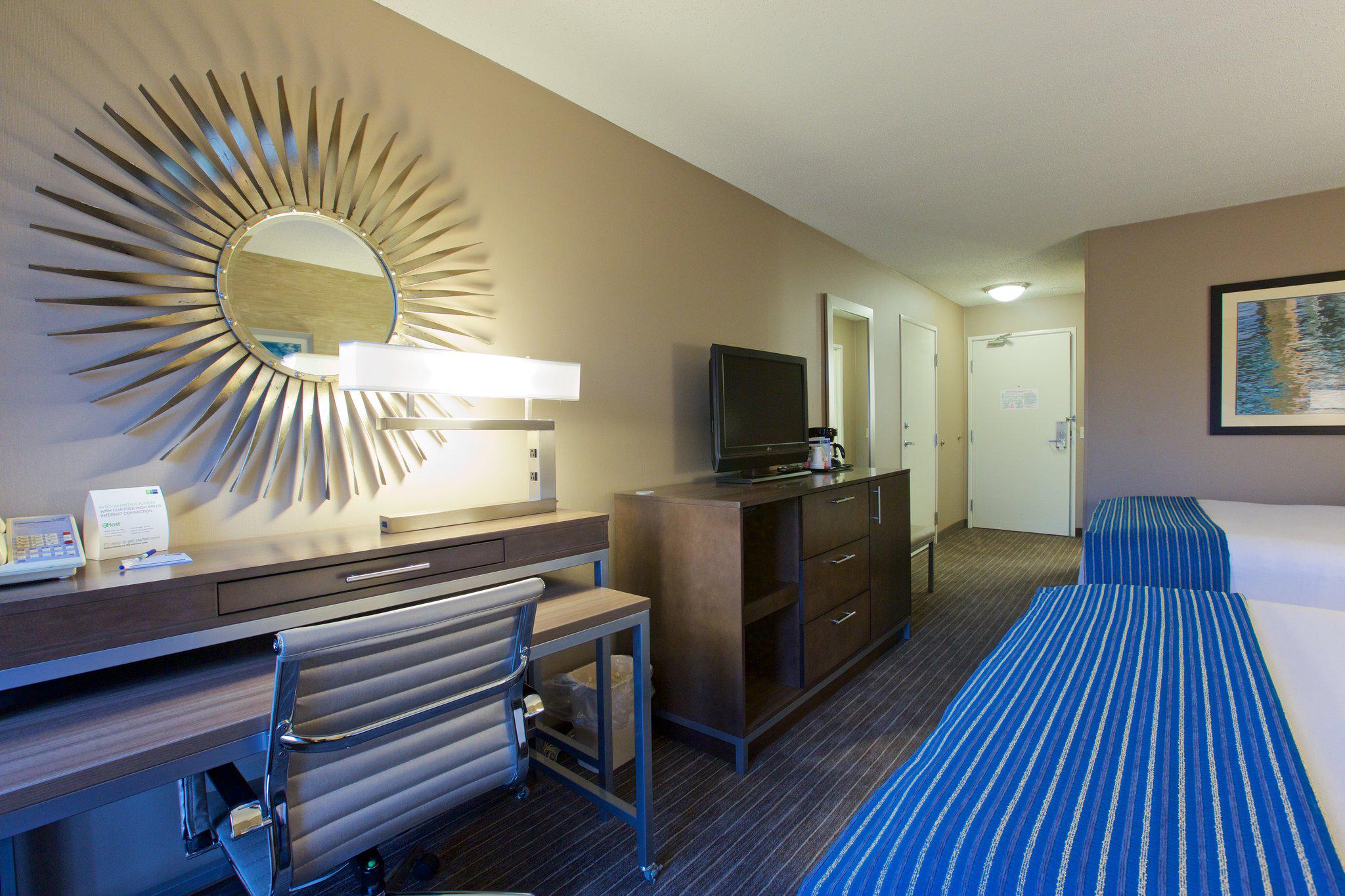 Holiday Inn Express Fargo-West Acres Photo