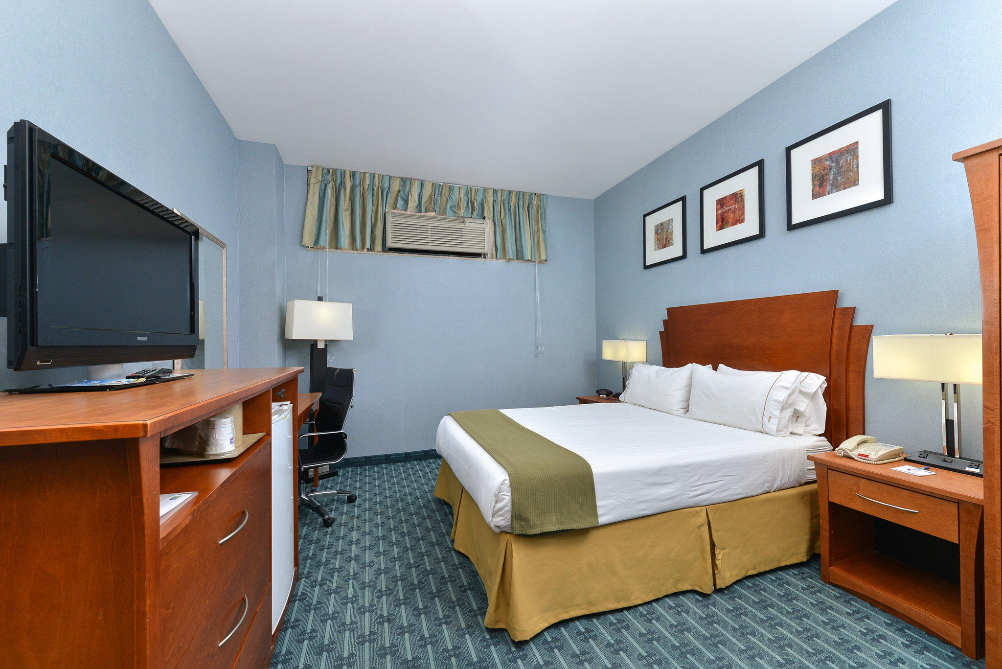 Holiday Inn Express LaGuardia Arpt Photo