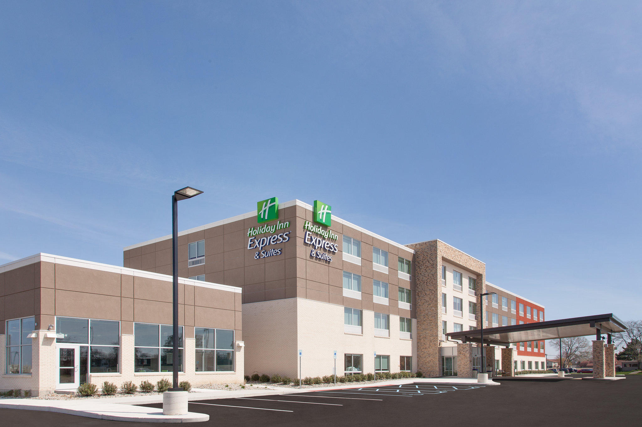 Holiday Inn Express & Suites Sterling Heights-Detroit Area Photo