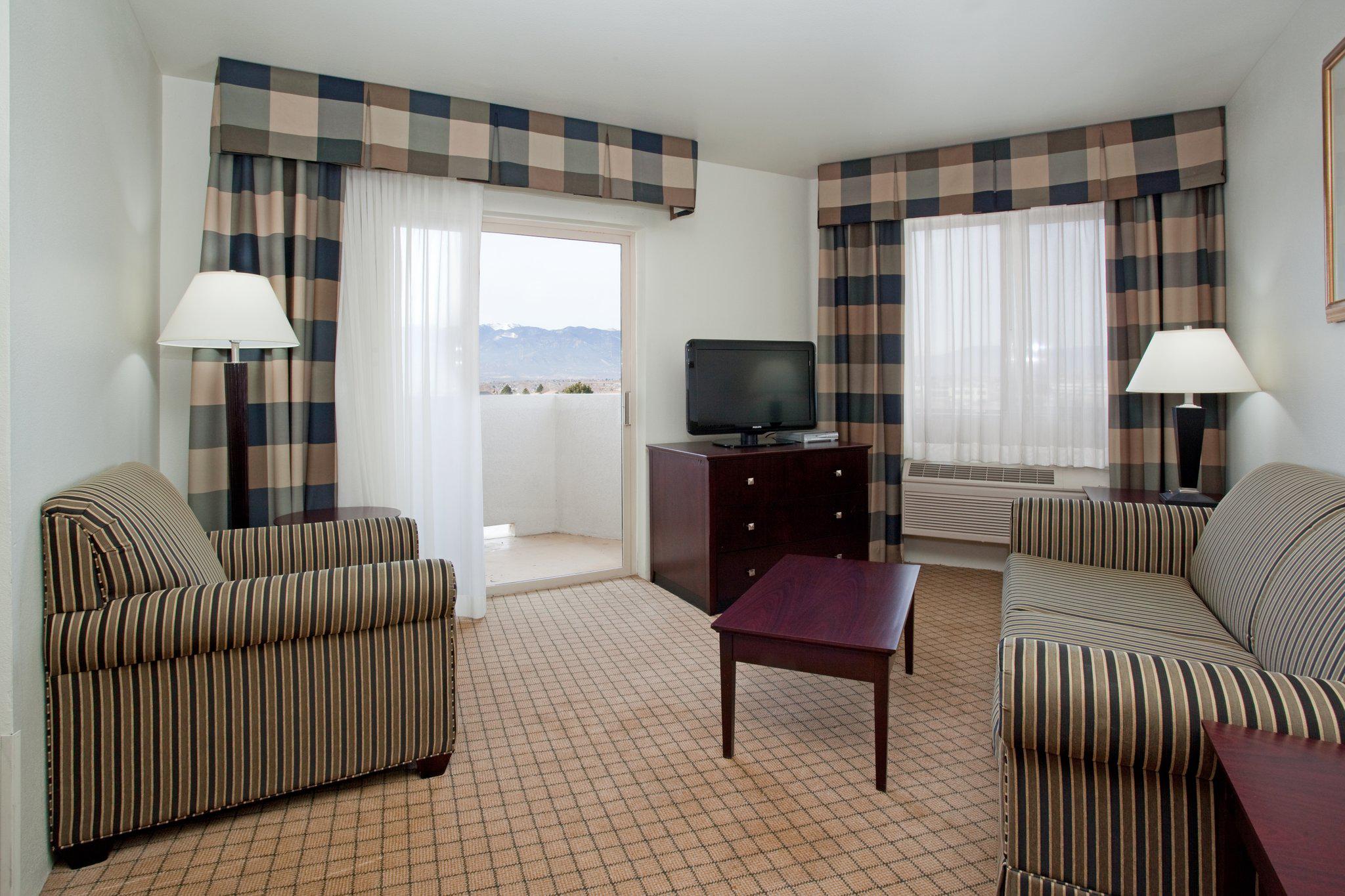 Holiday Inn Express & Suites Colorado Springs Airport Photo