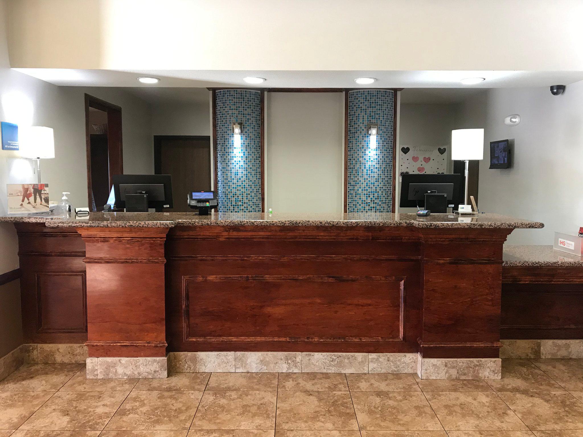 Holiday Inn Express & Suites Barstow-Outlet Center, an IHG Hotel