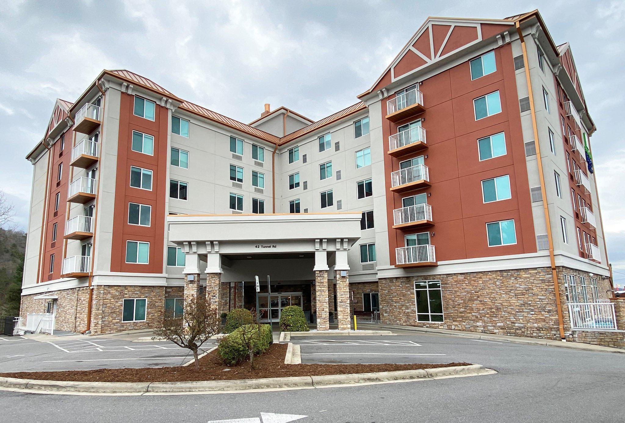 Holiday Inn Express & Suites Asheville Downtown Photo