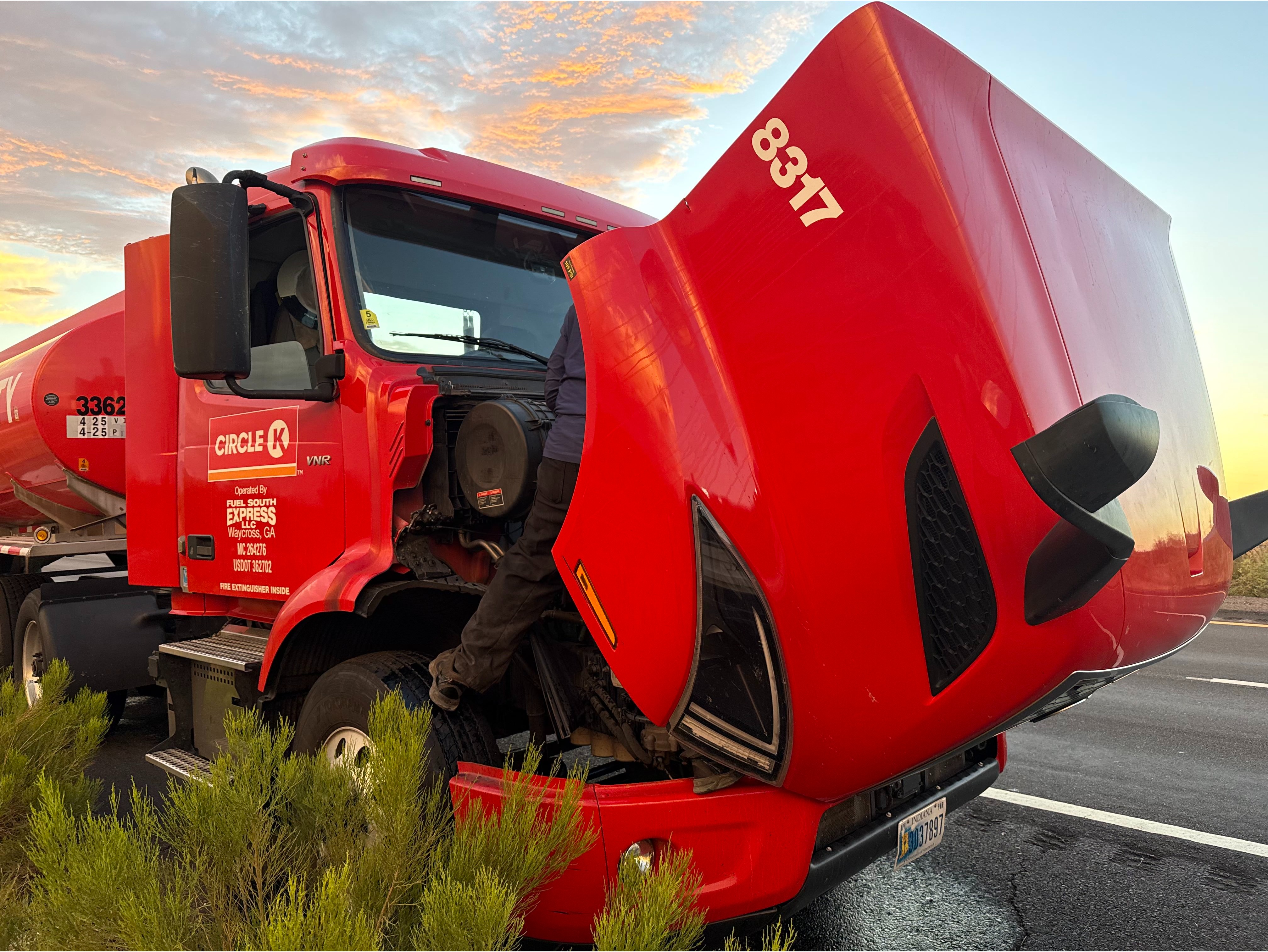 Phoenix Heavy Towing Image