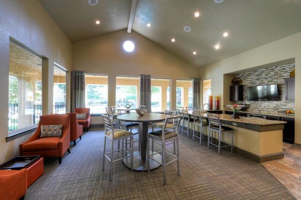 Images Camden Cimarron Apartments