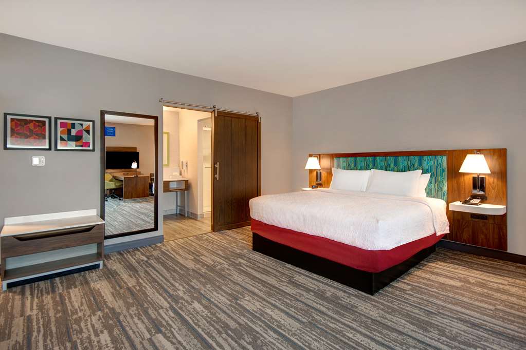 Hampton Inn & Suites Ontario Rancho Cucamonga Image