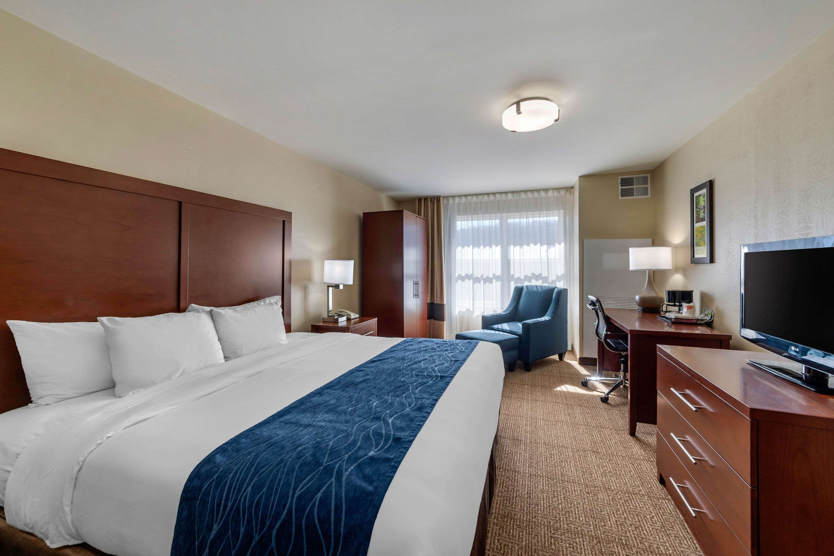 Comfort Inn & Suites Northern Kentucky Photo