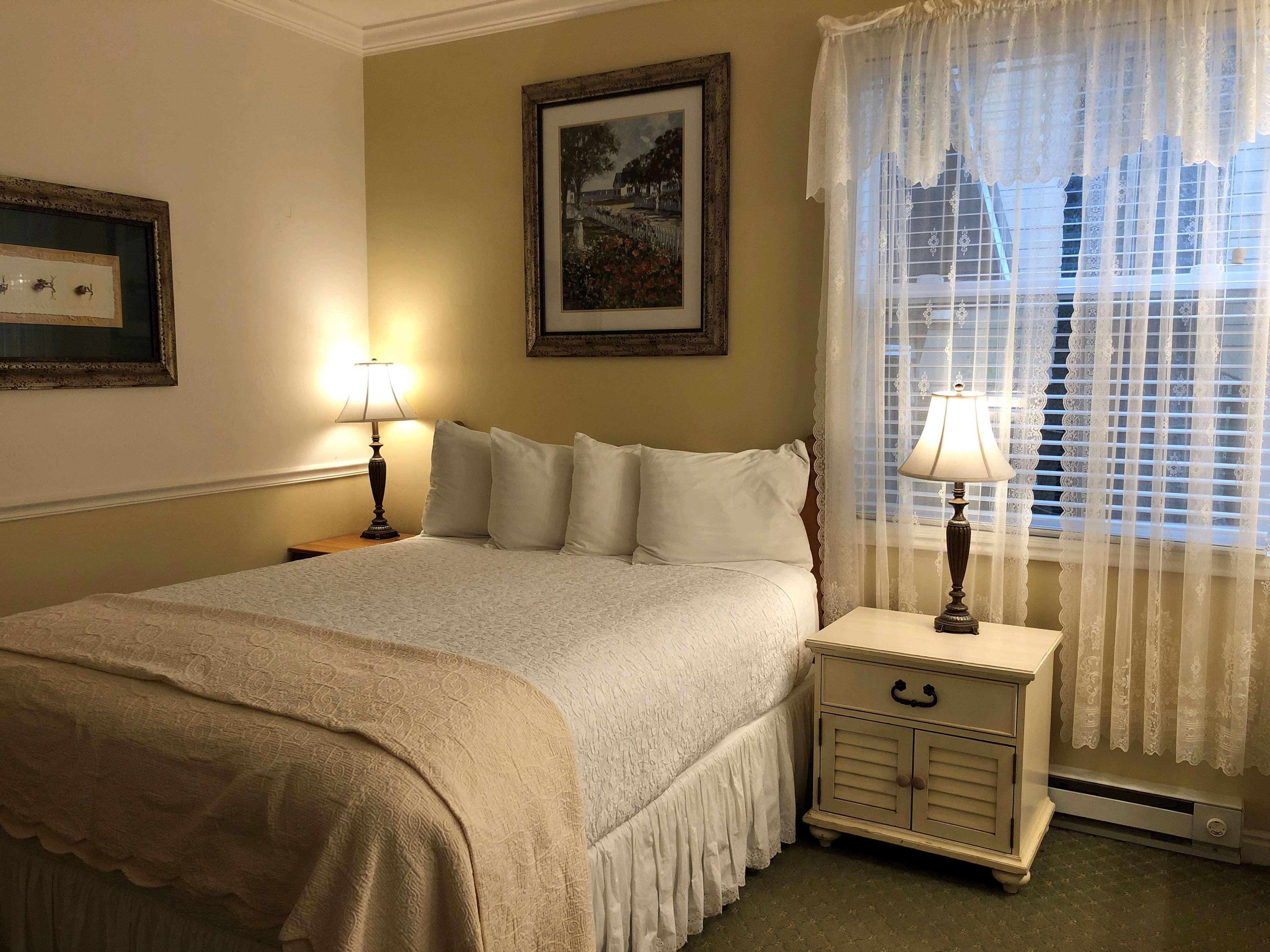 Indulge yourself in our warm, welcoming and inviting queen guest room.