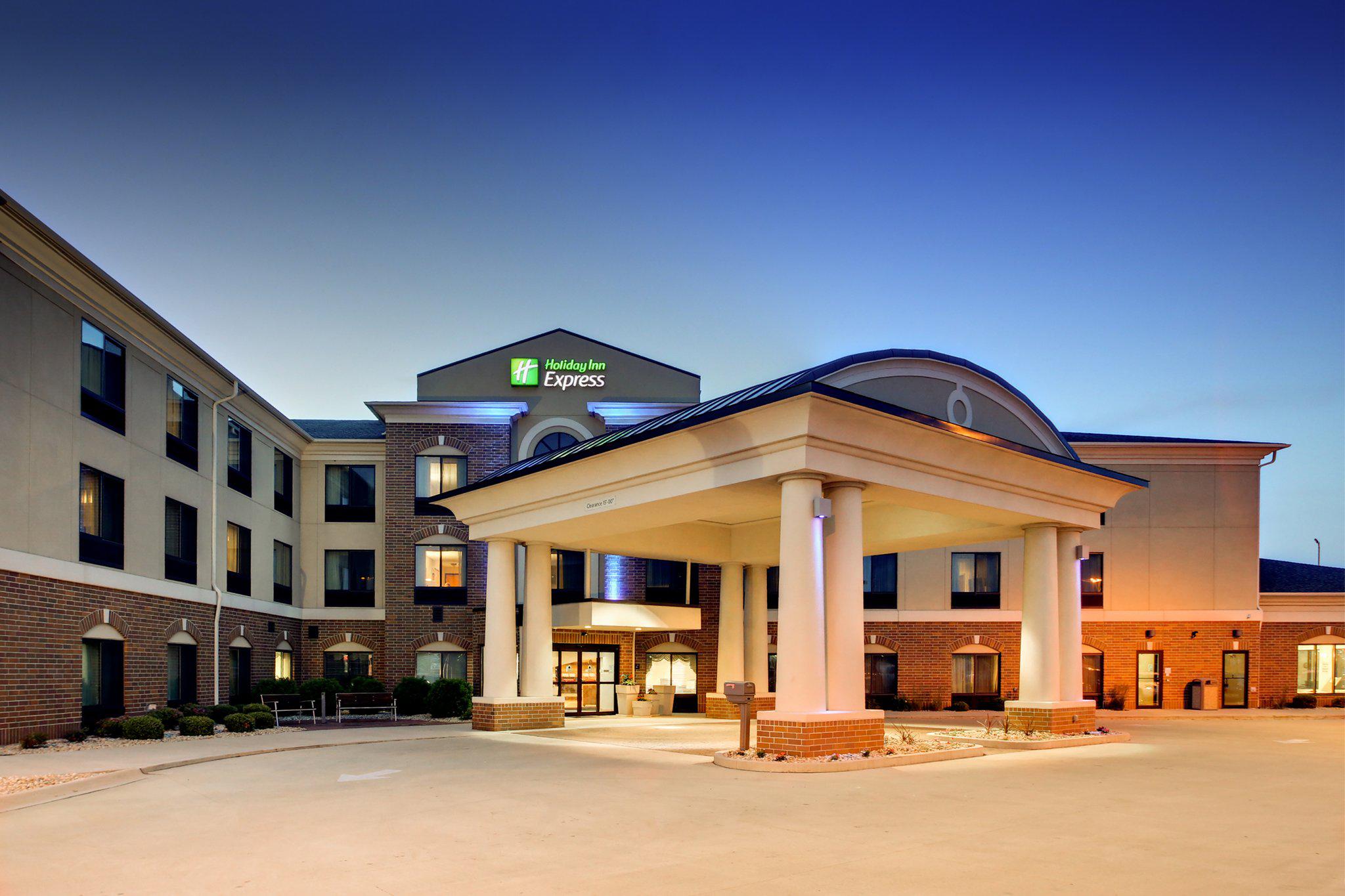 Holiday Inn Express & Suites Peru - Lasalle Area Photo