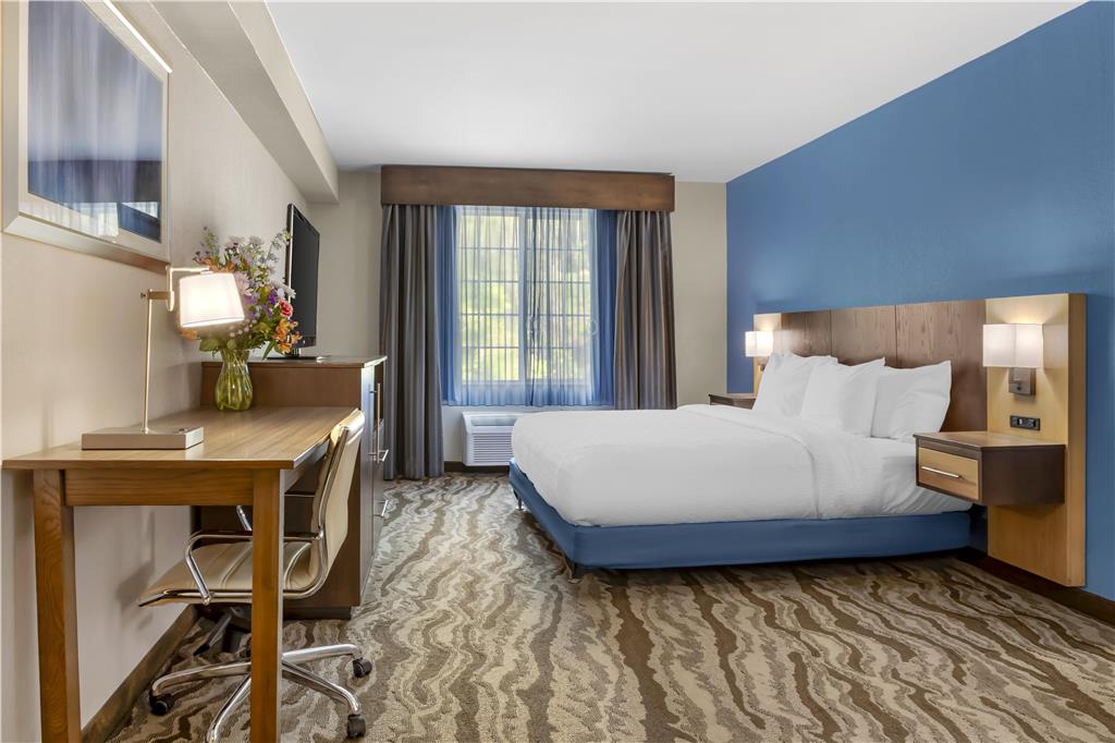 Best Western Plus River Escape Inn & Suites Image
