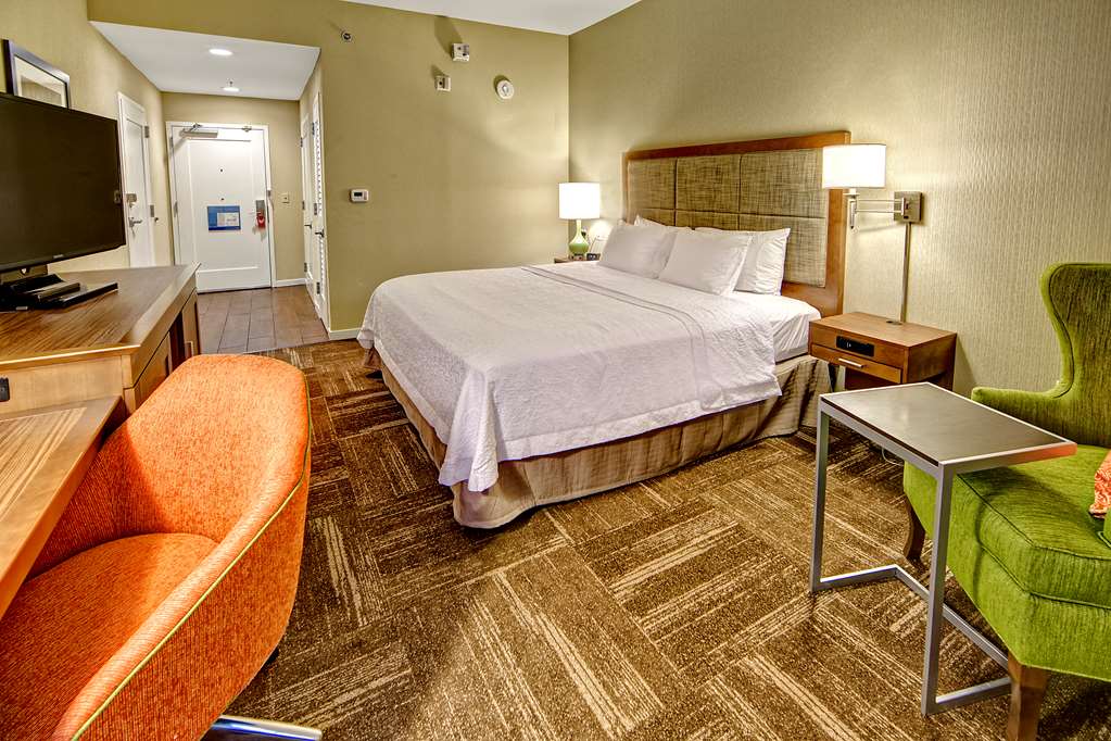 Hampton Inn & Suites Asheville Airport Image